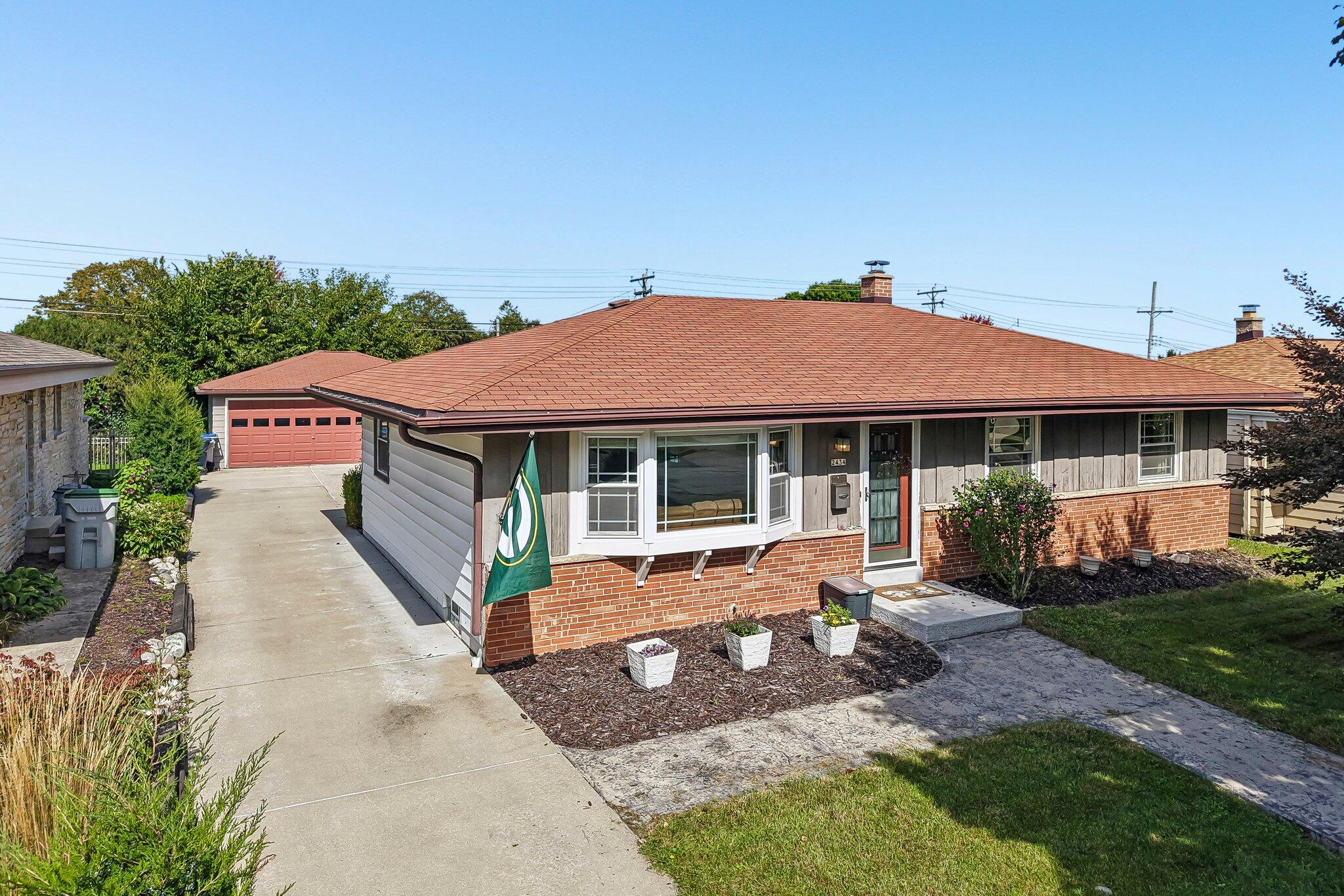 2434 W Edgerton Ave — photo