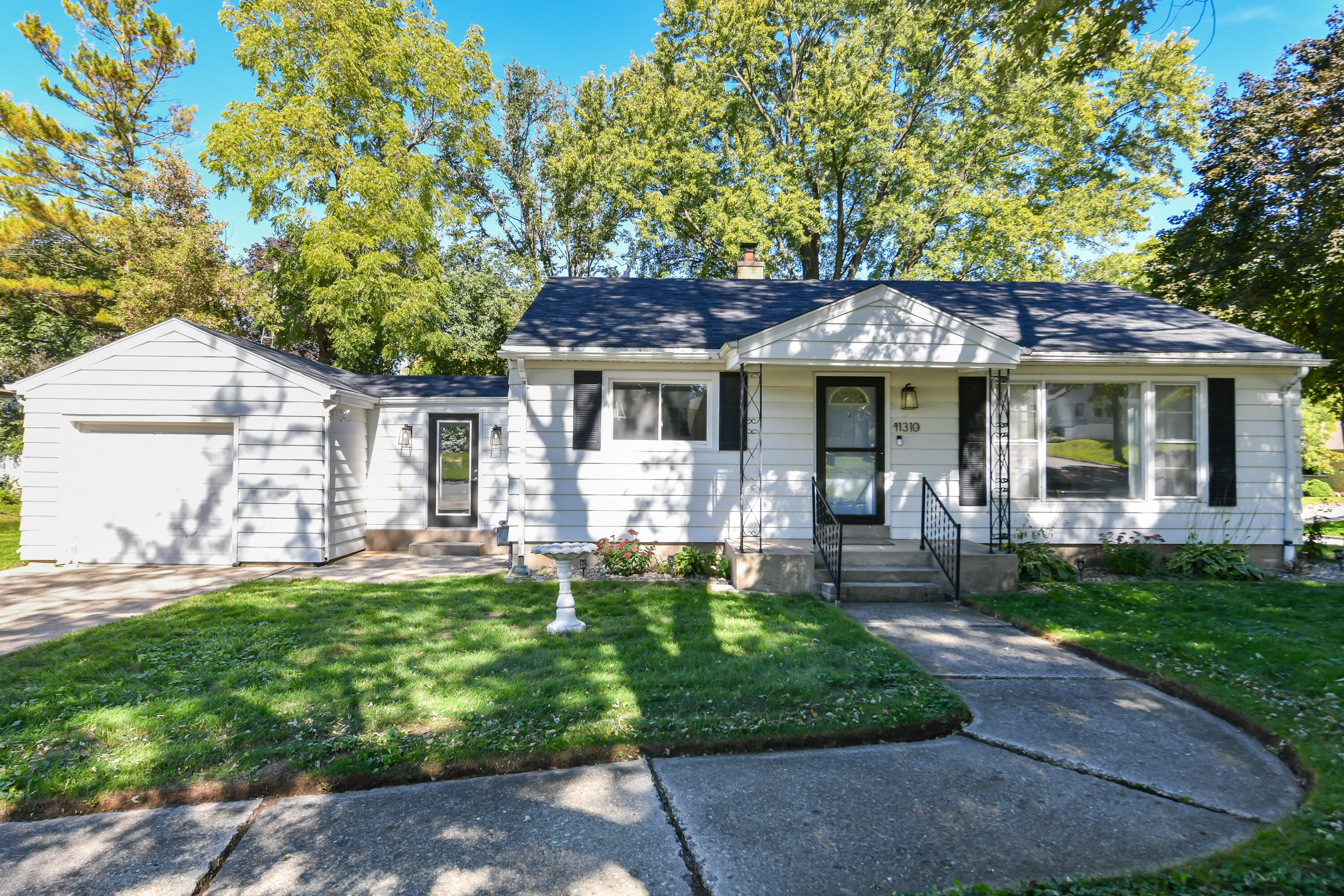 11310 W Wisconsin Ave — photo