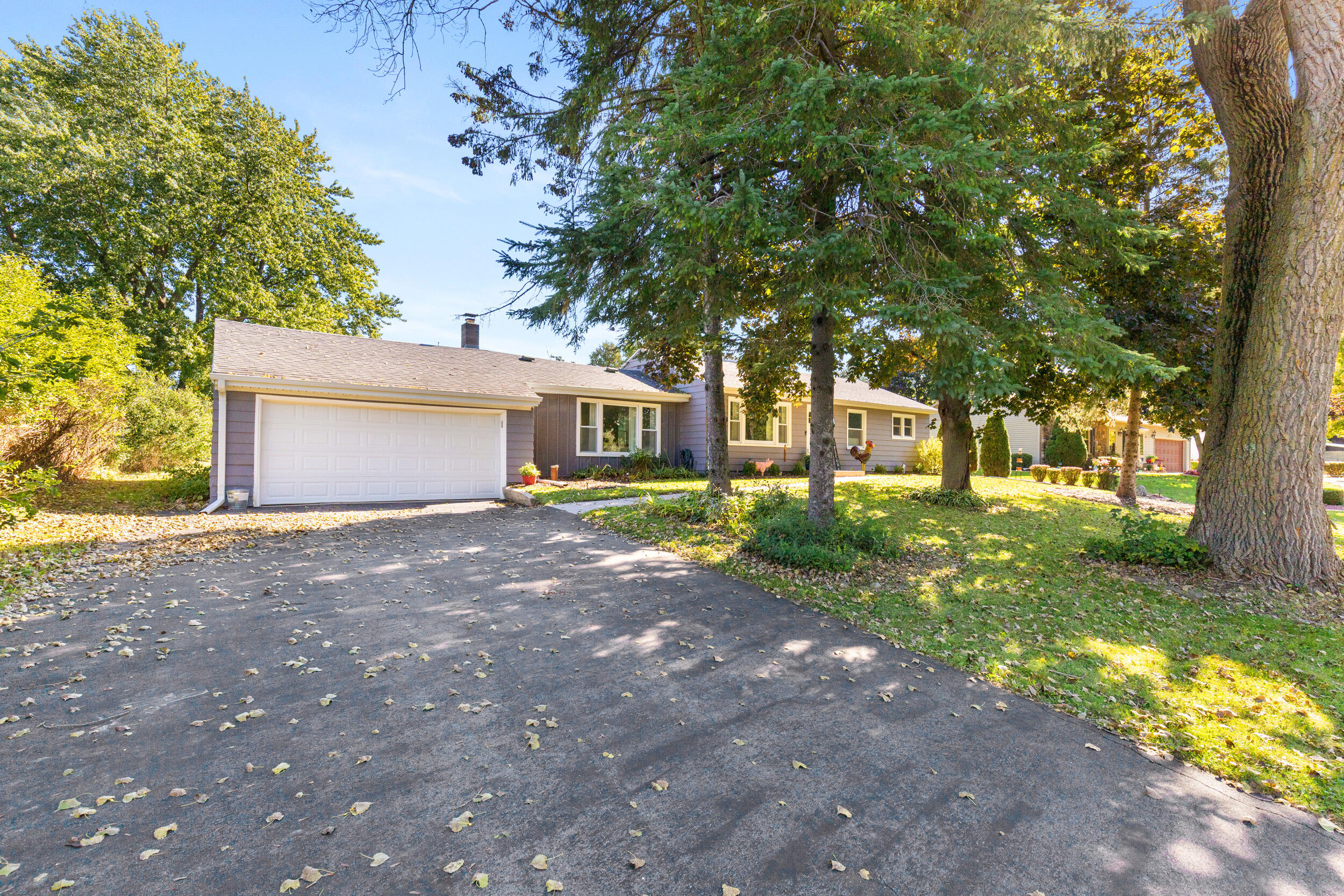 452 Riverview Dr — photo
