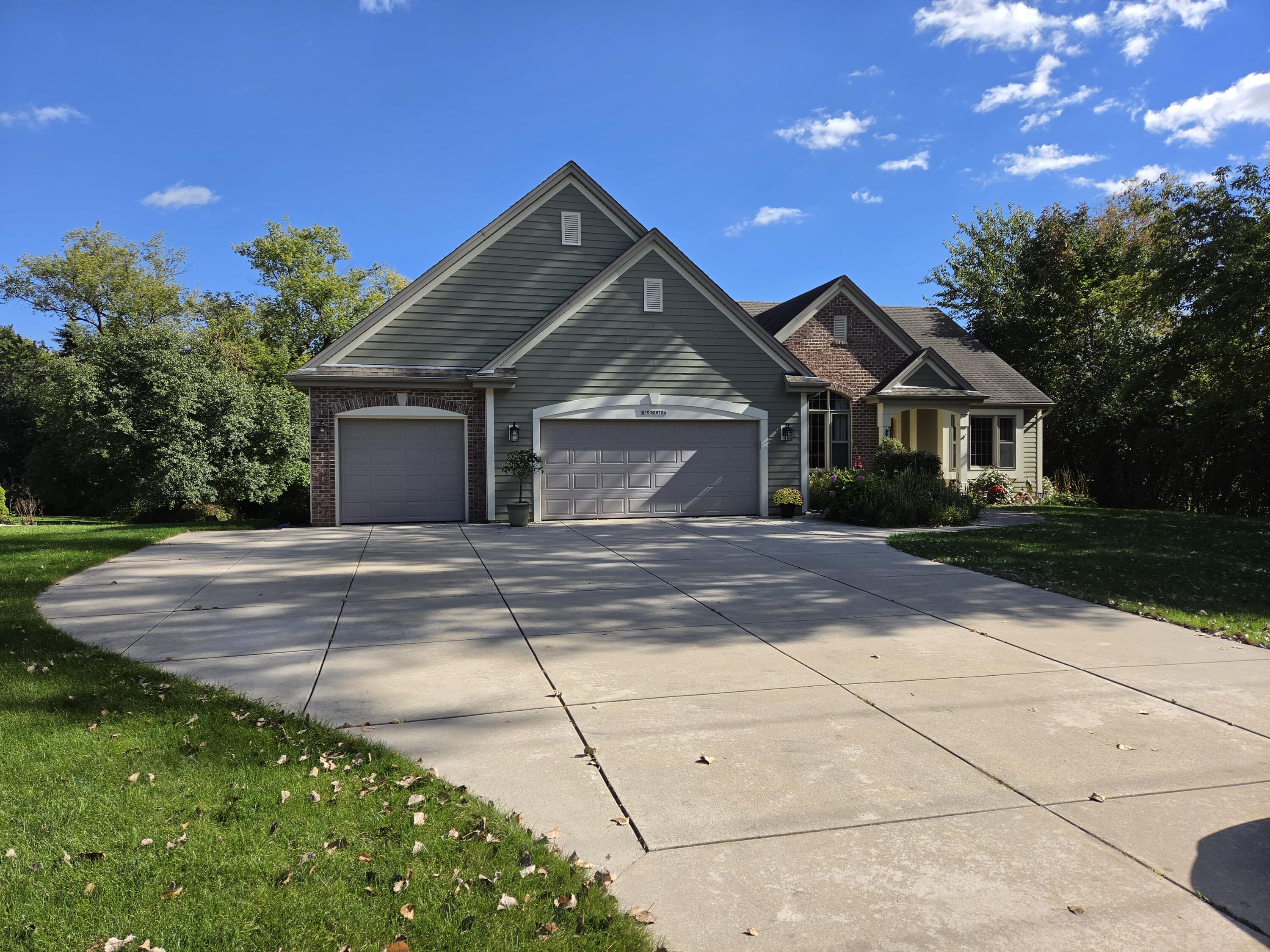 W193S6794 Hillendale Dr — photo