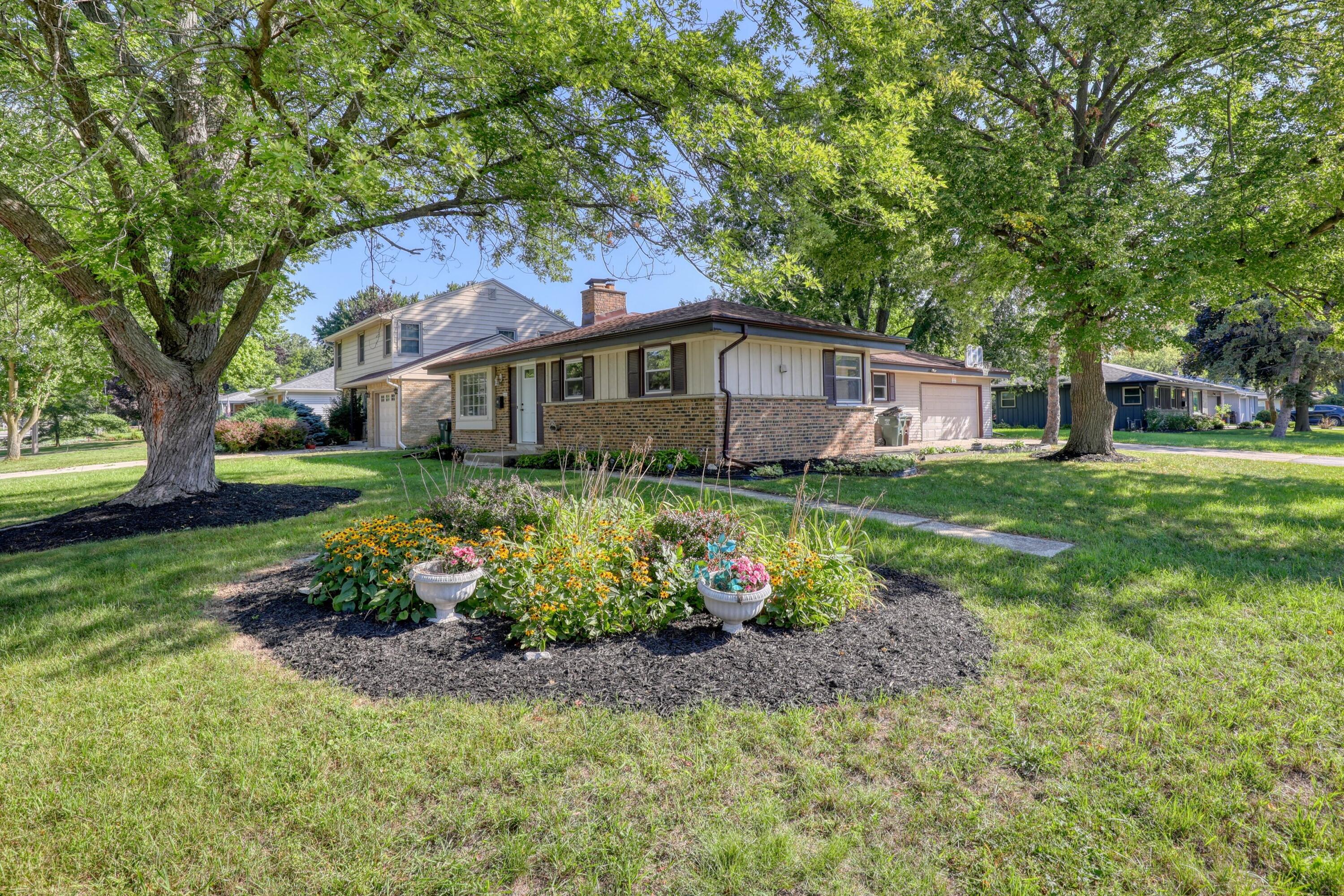 5406 N Shasta Dr — photo