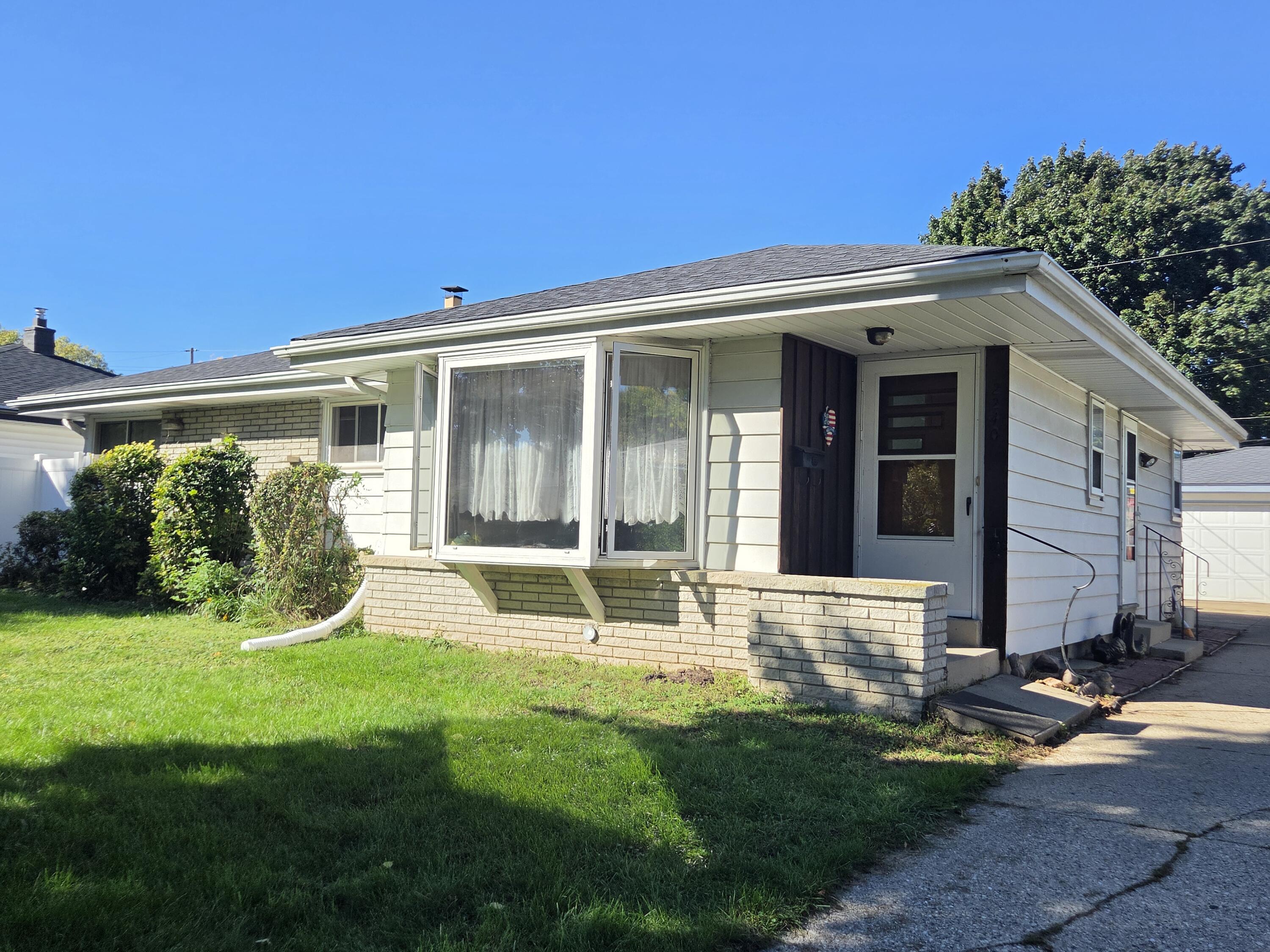 2240 W Leroy Ave — photo