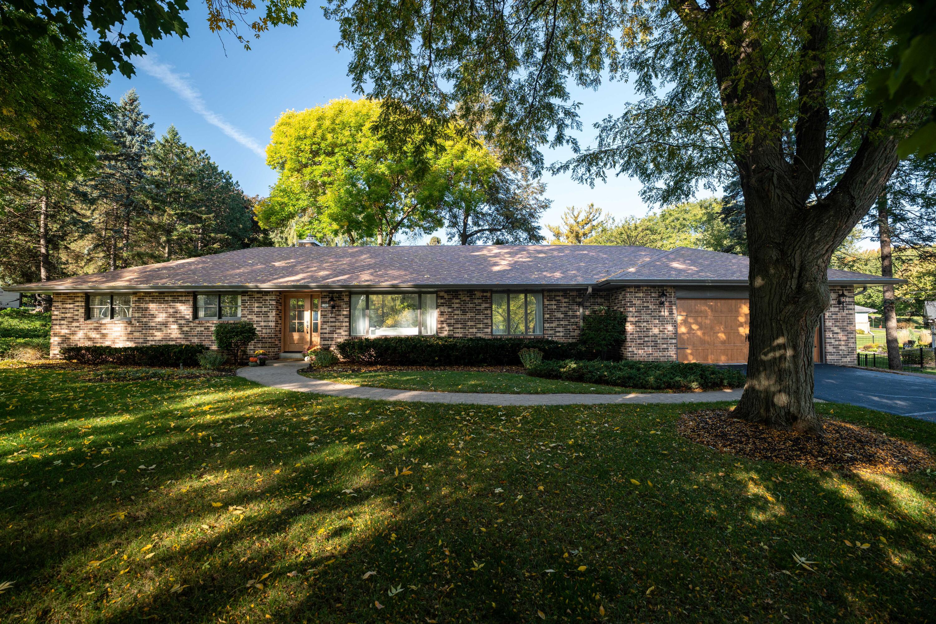 3385 Bradee Rd, Brookfield, WI 53005 — photo 2