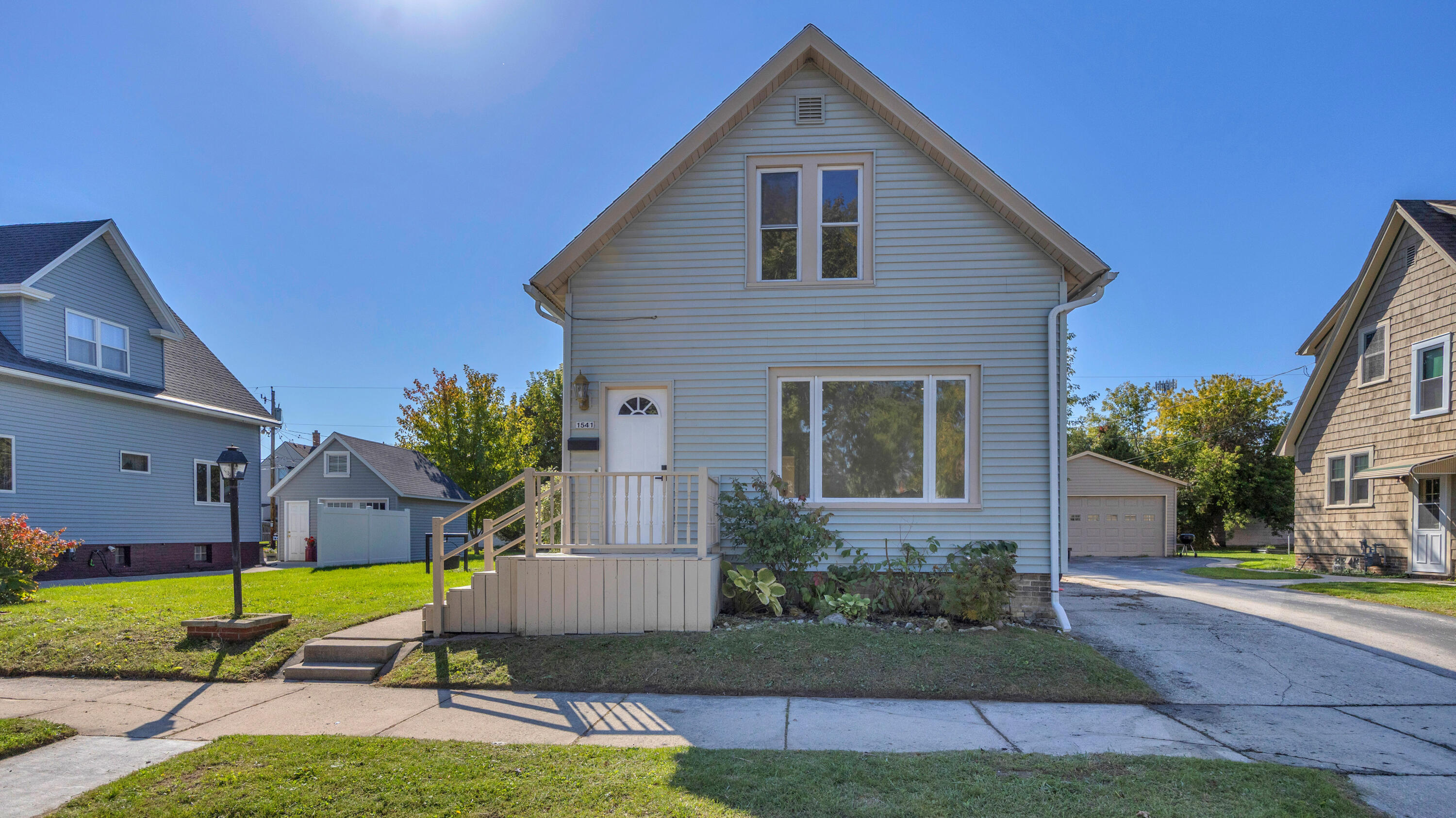 1541 Division Ave — photo