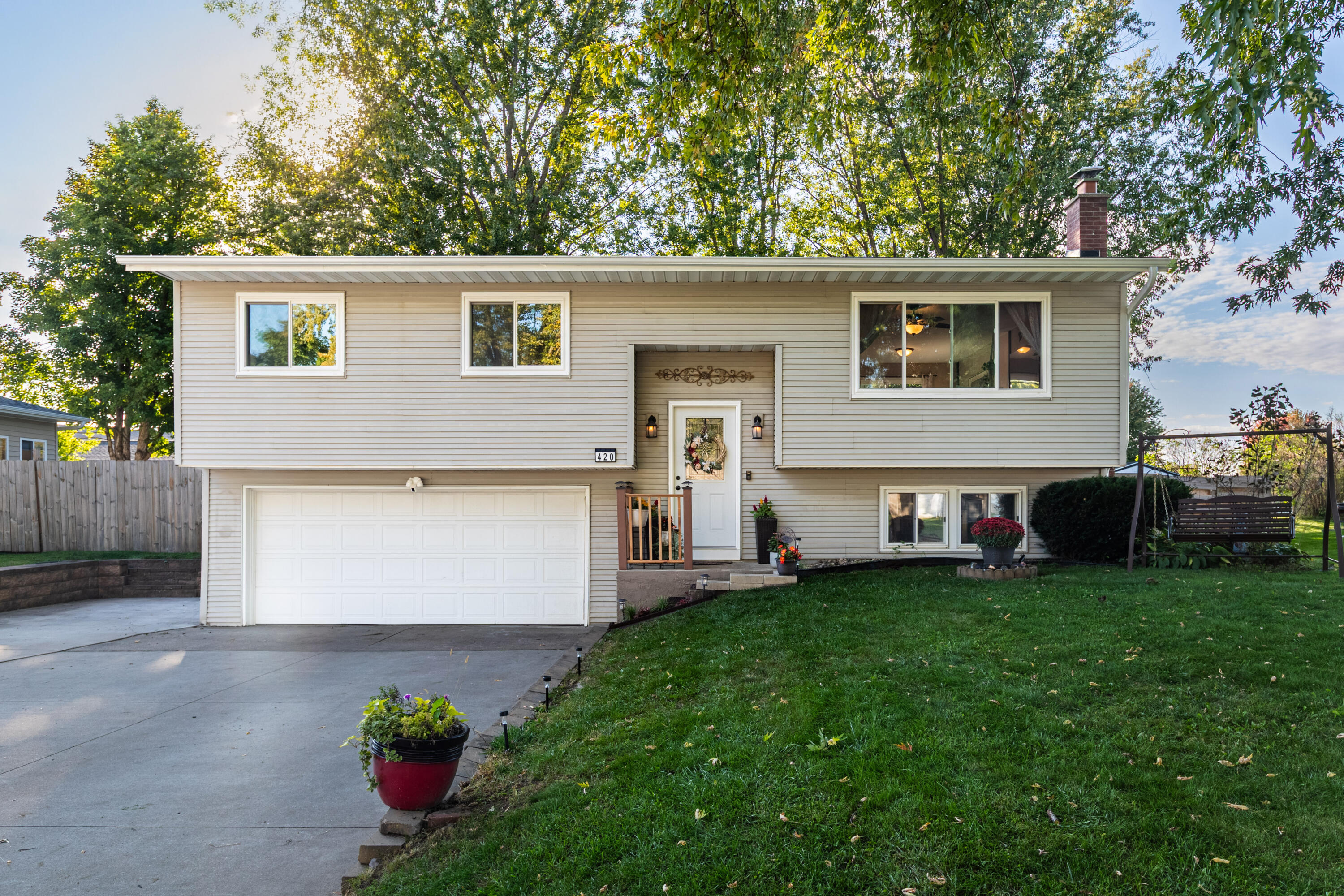 420 Wagon Dr — photo