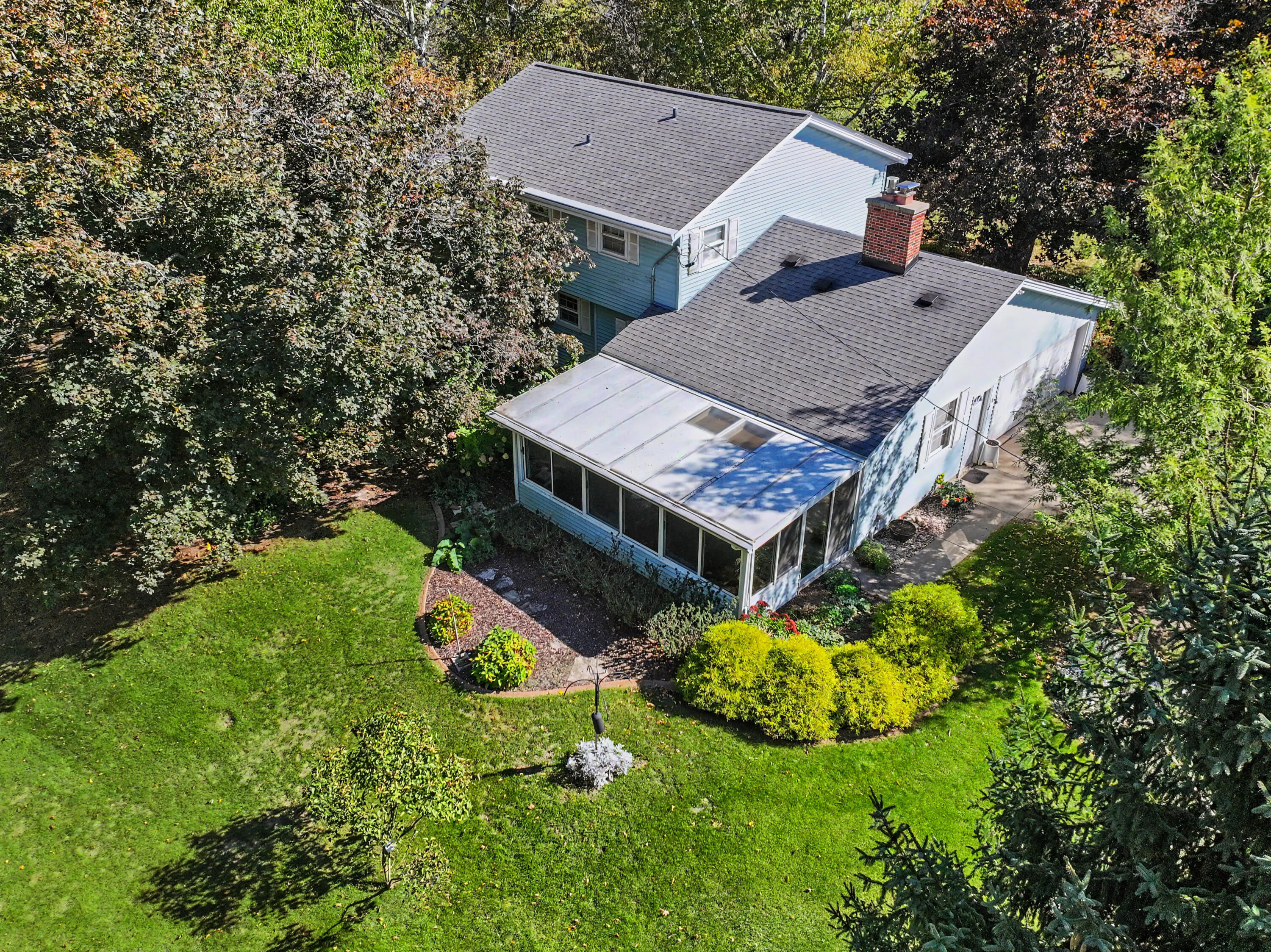 990 Wallace Lake Rd — photo
