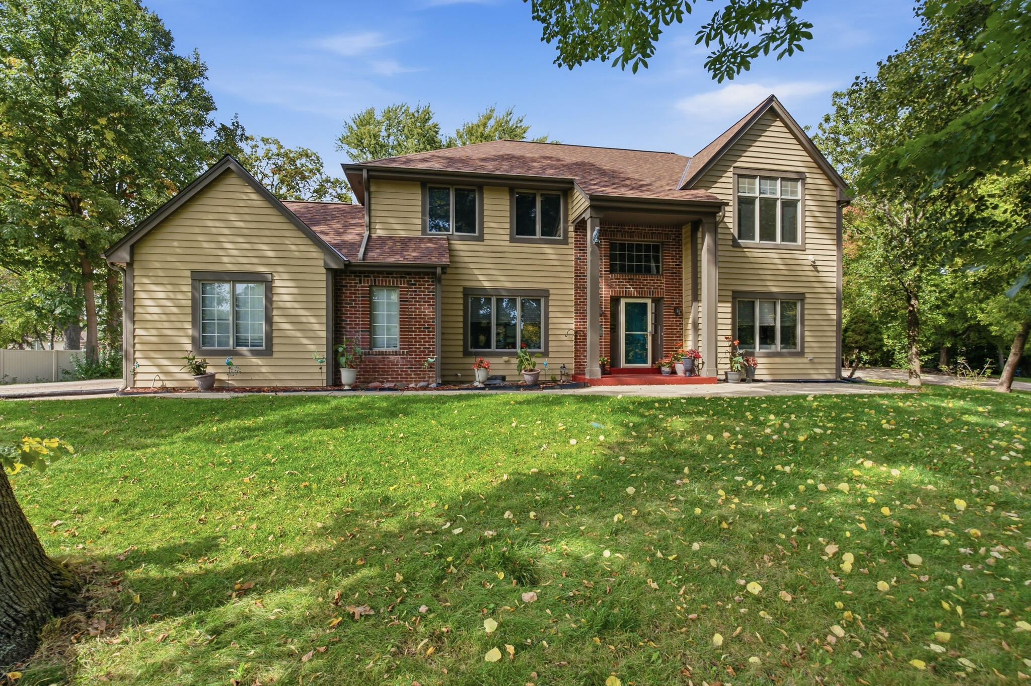 11210 W Green Tree Rd — photo