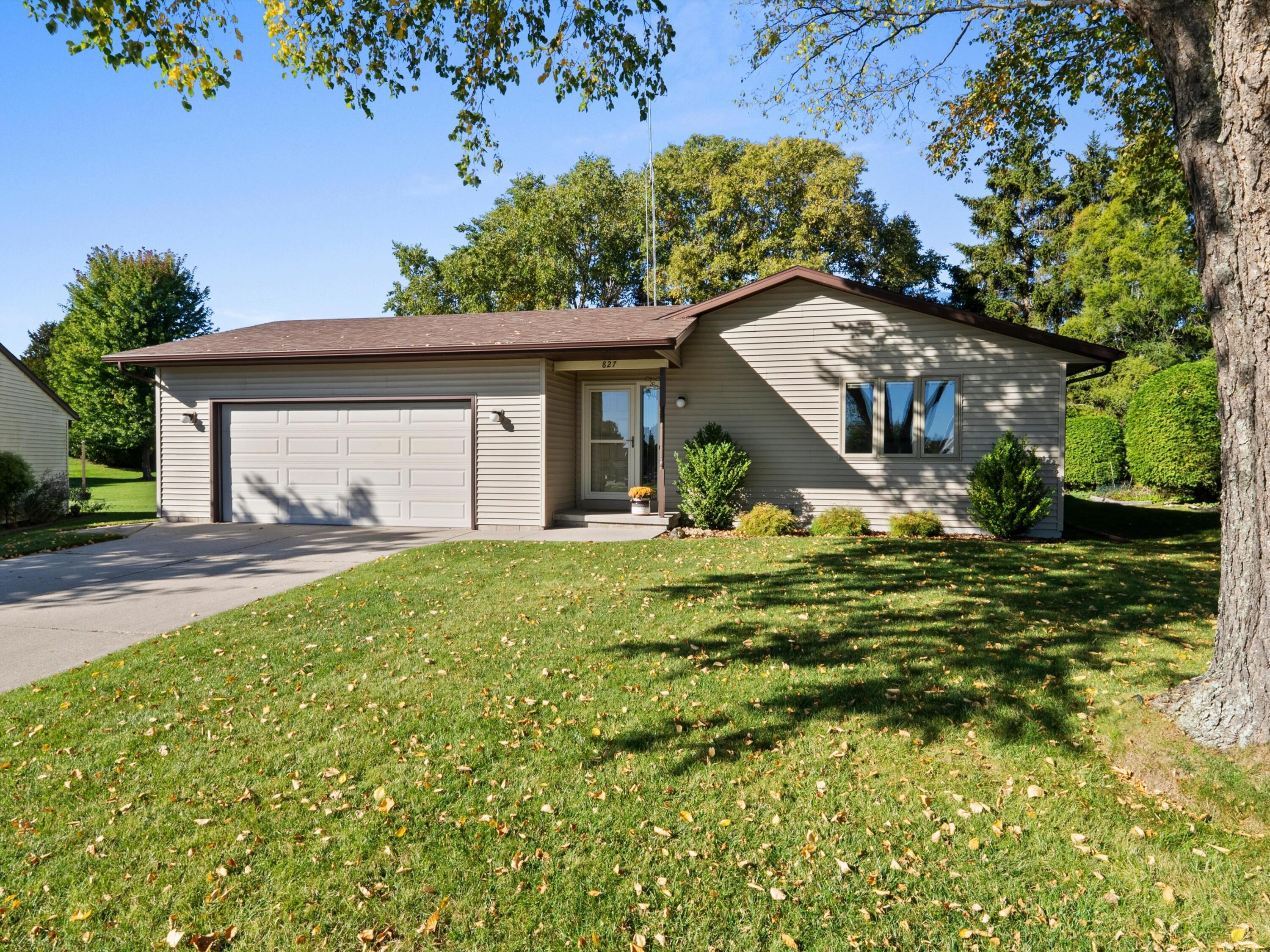 827 Nicholas Ct — photo