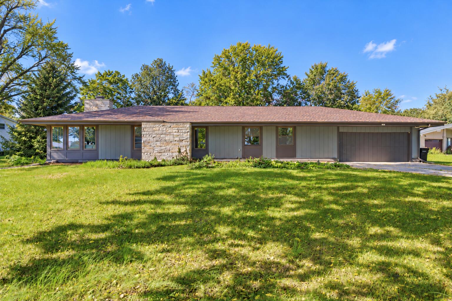 9115 N Deer Ct — photo