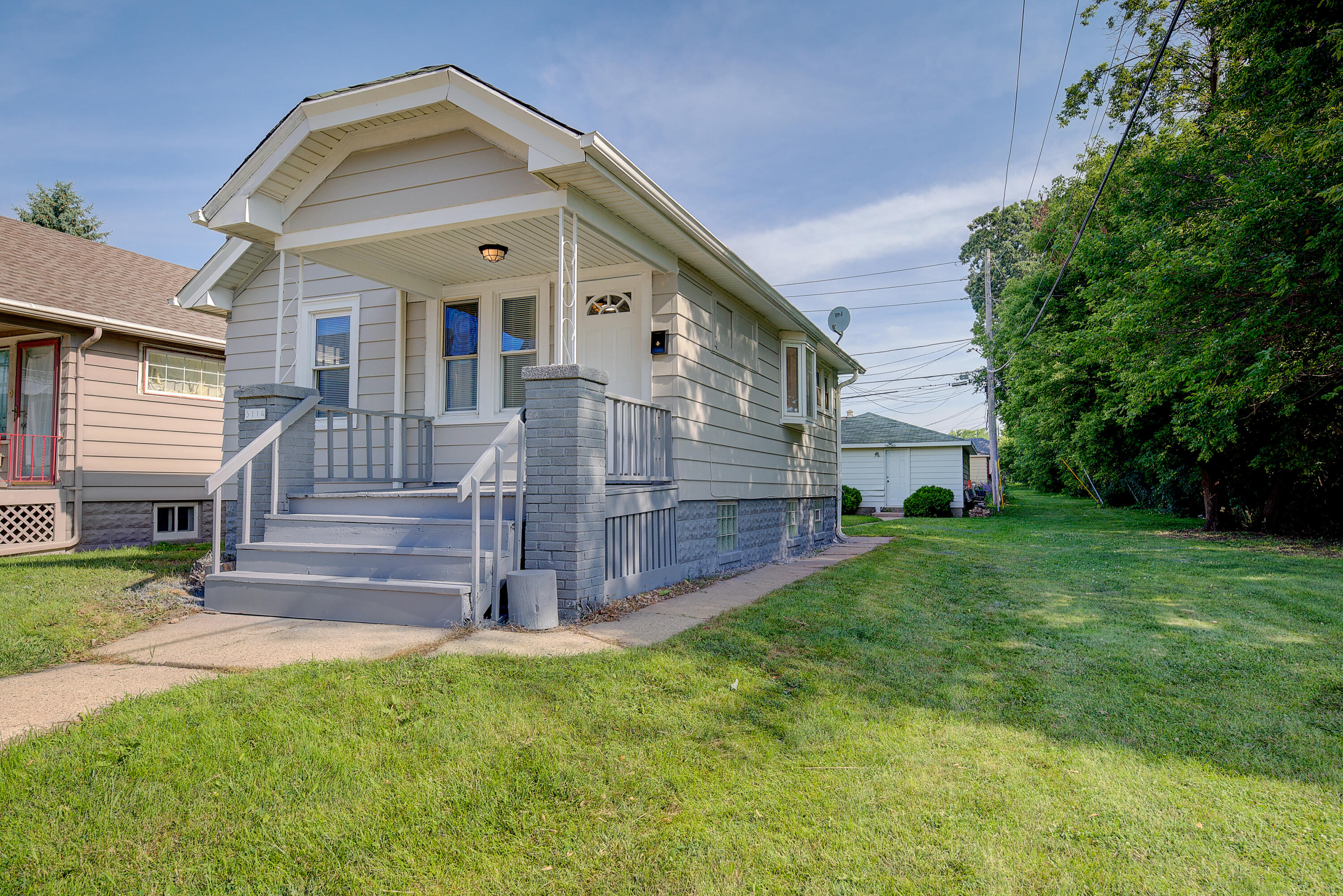 5114 W Burnham St — photo