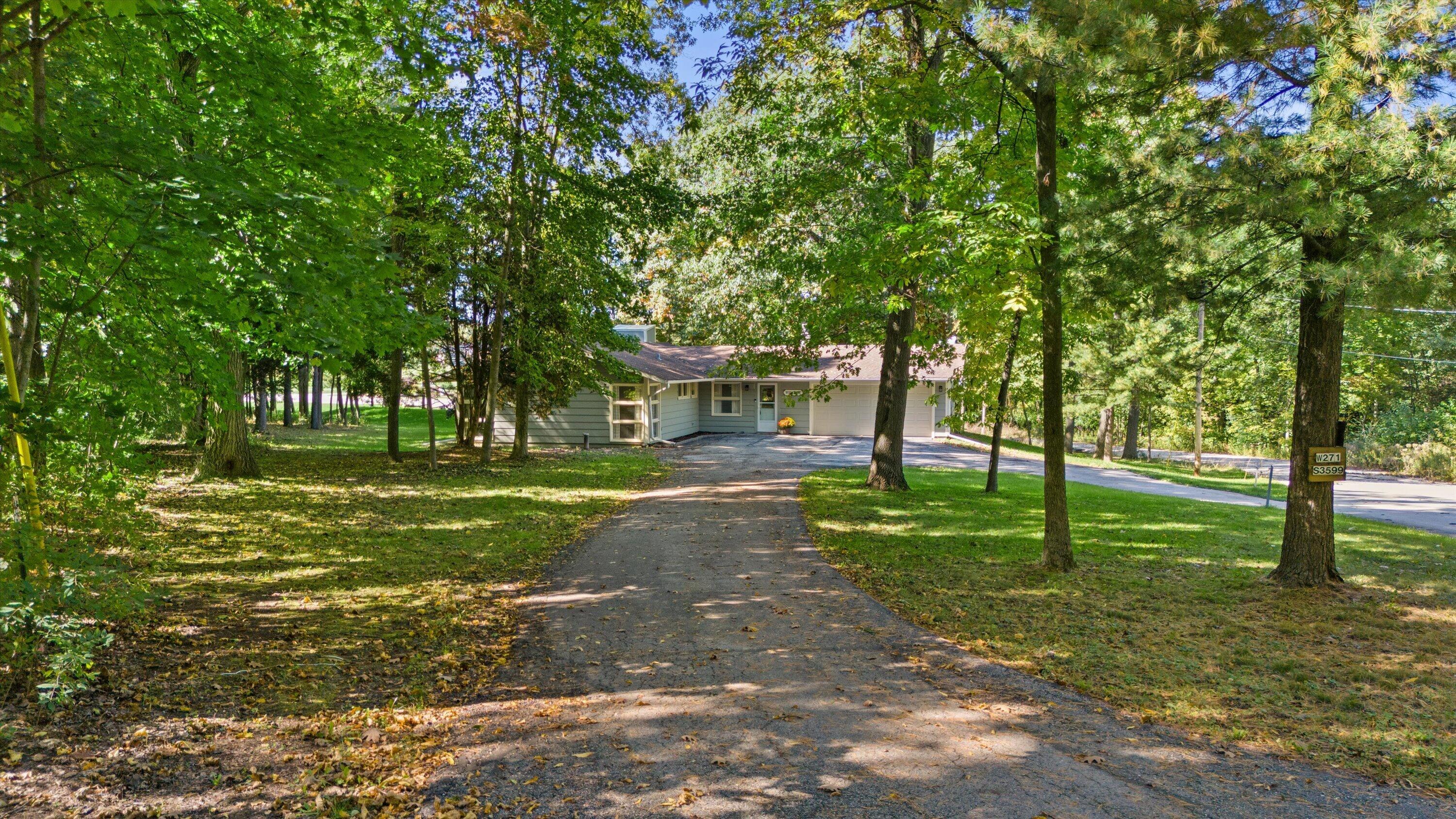 W271S3599 Oak Knoll Dr — photo