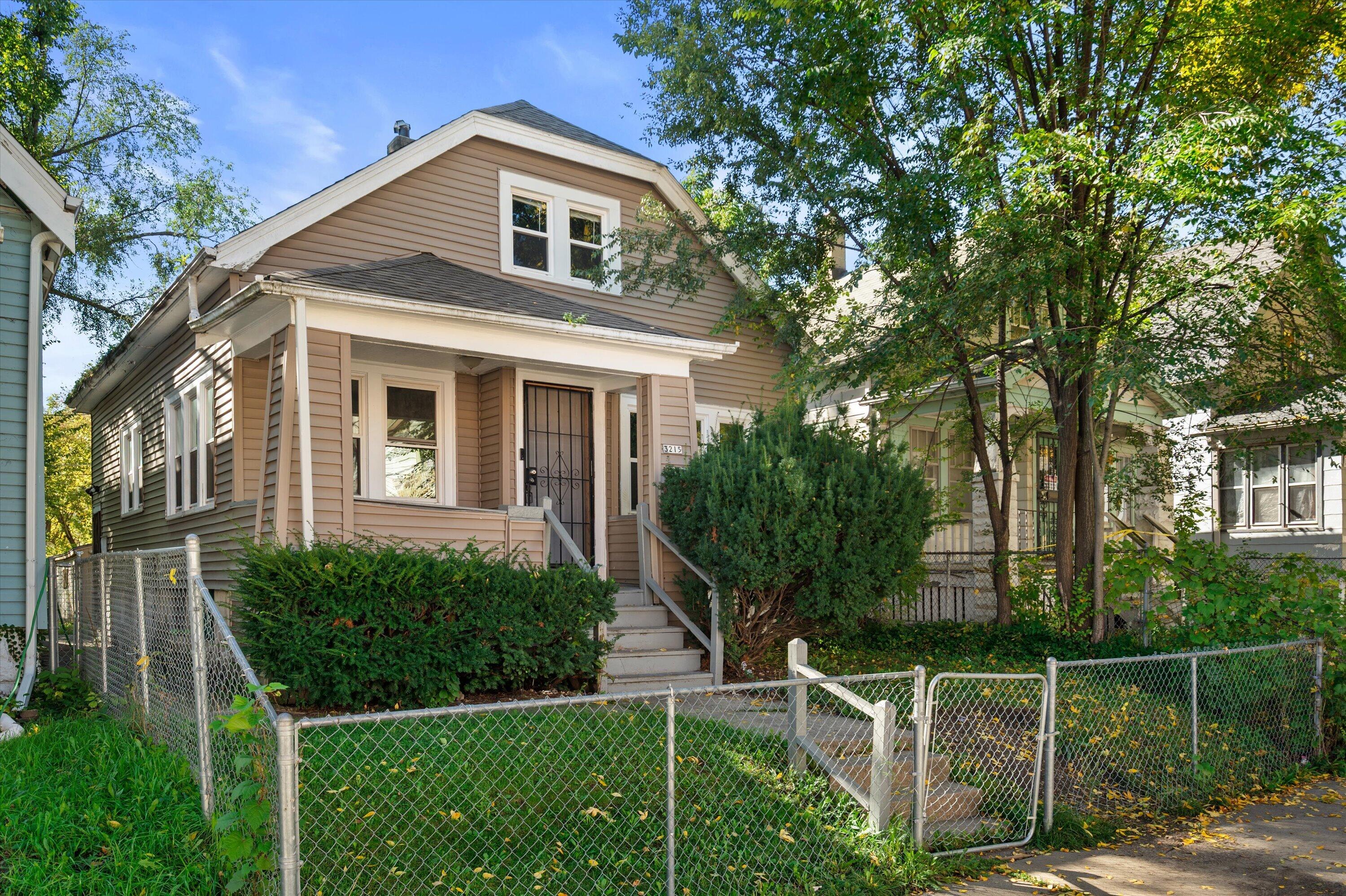3215 W Auer Ave — photo