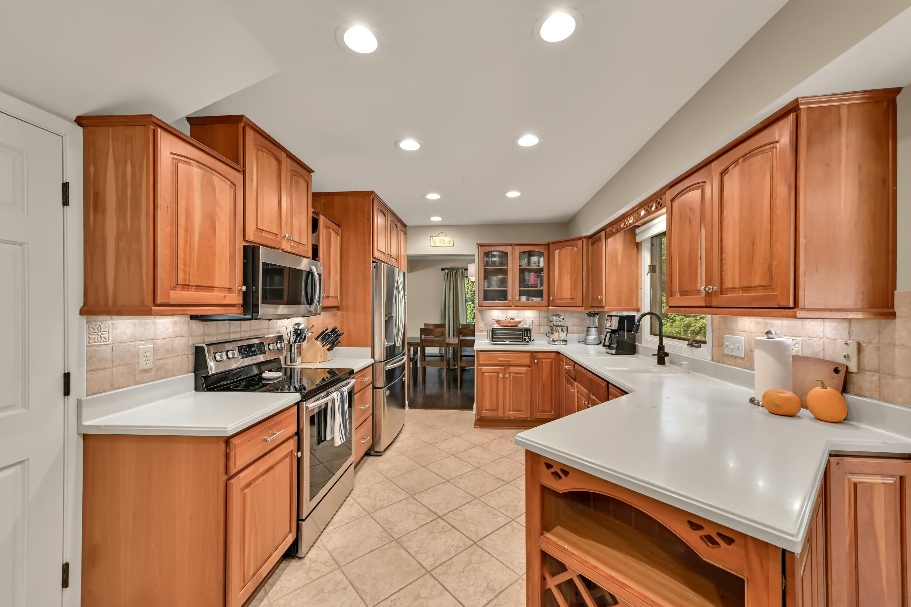 21400 Lancelot Dr — photo
