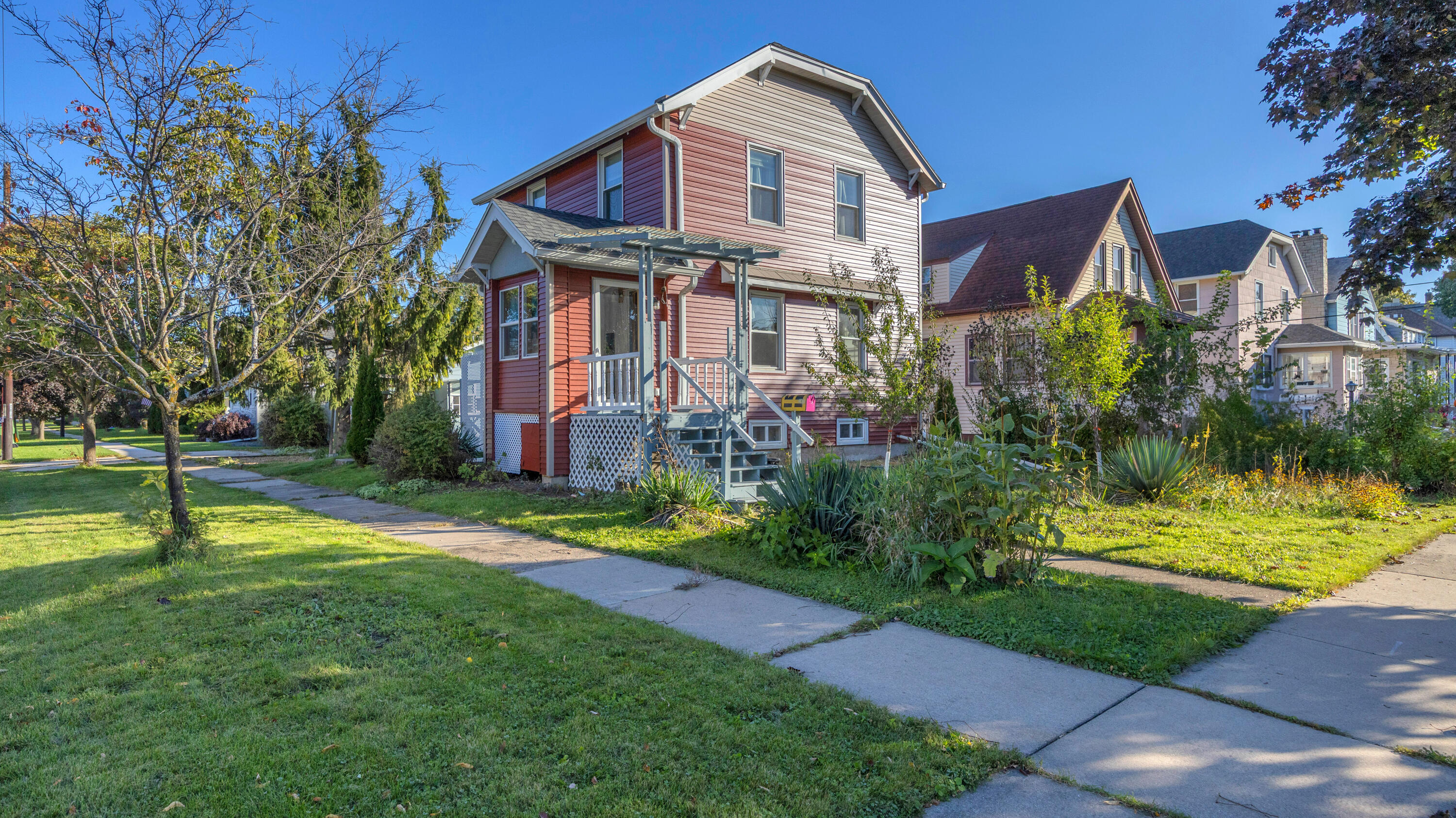 143 E Cotton St — photo