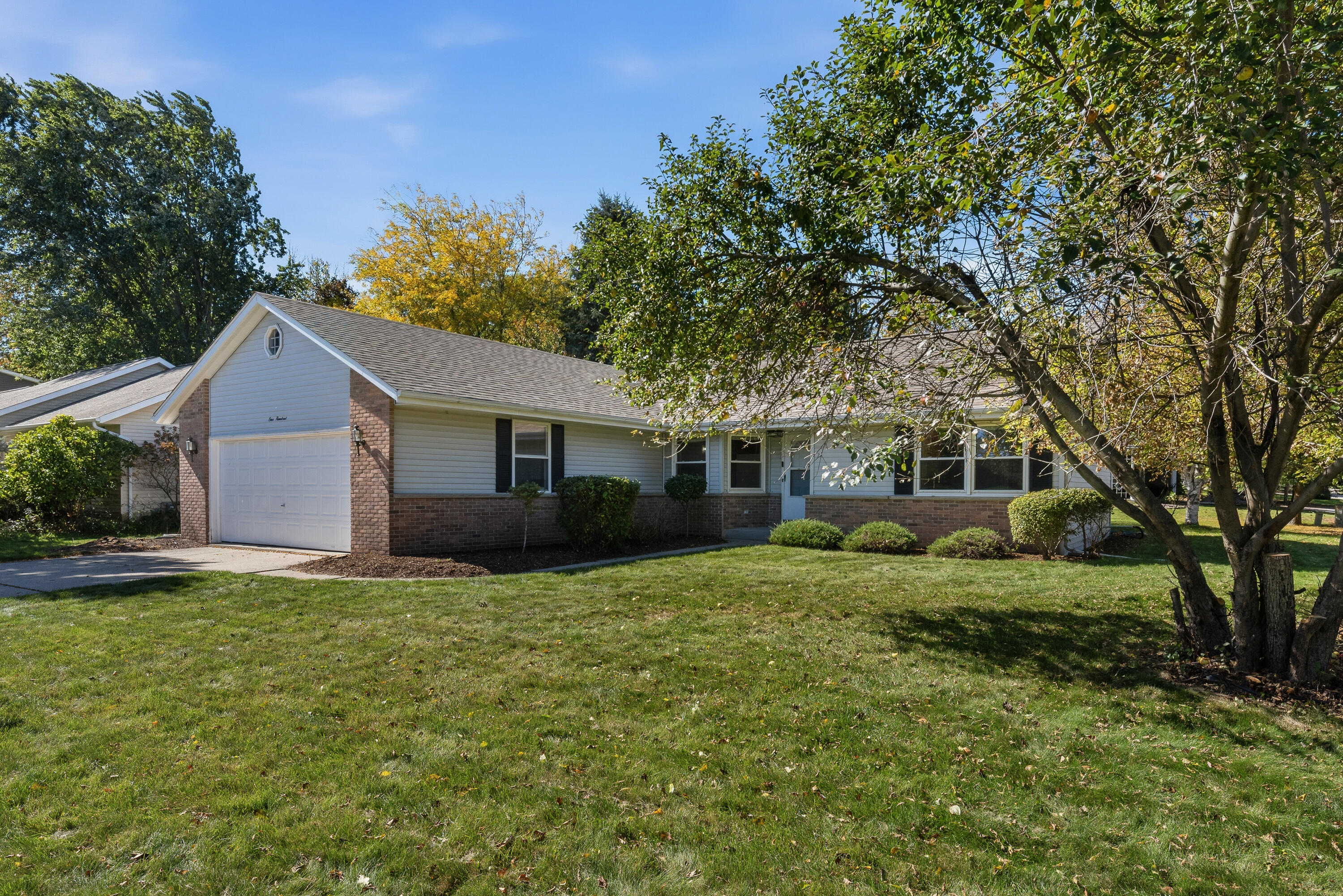 100 Deer Ridge Dr — photo