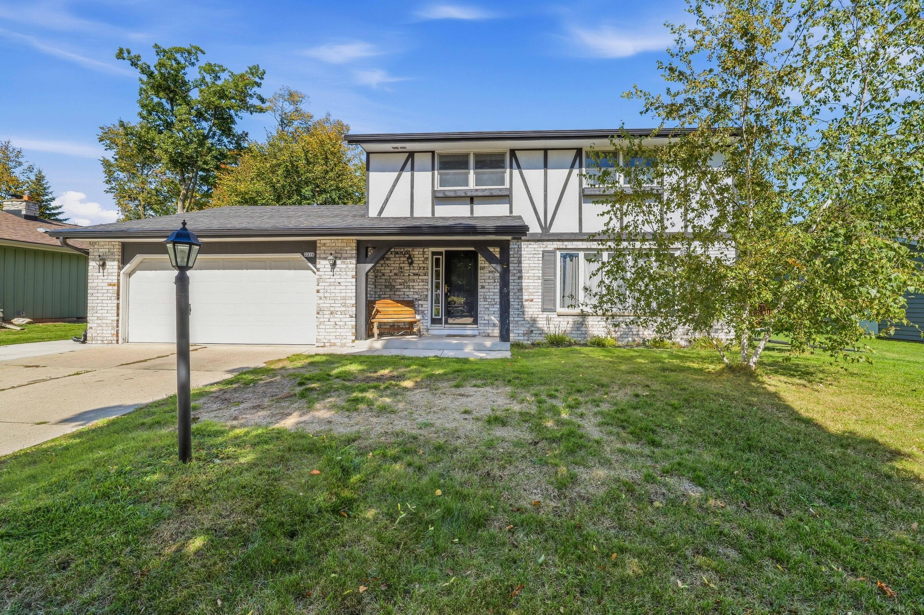 2314 W Koning Dr — photo