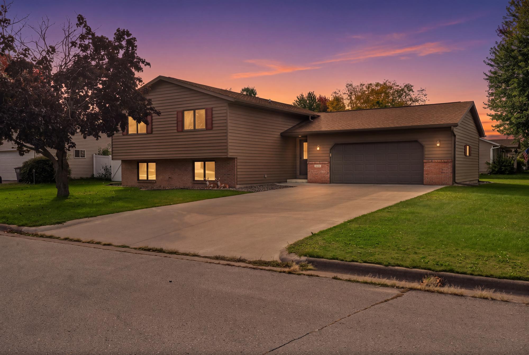 802 Laurel Pl E, Holmen, WI 54636 — photo 2