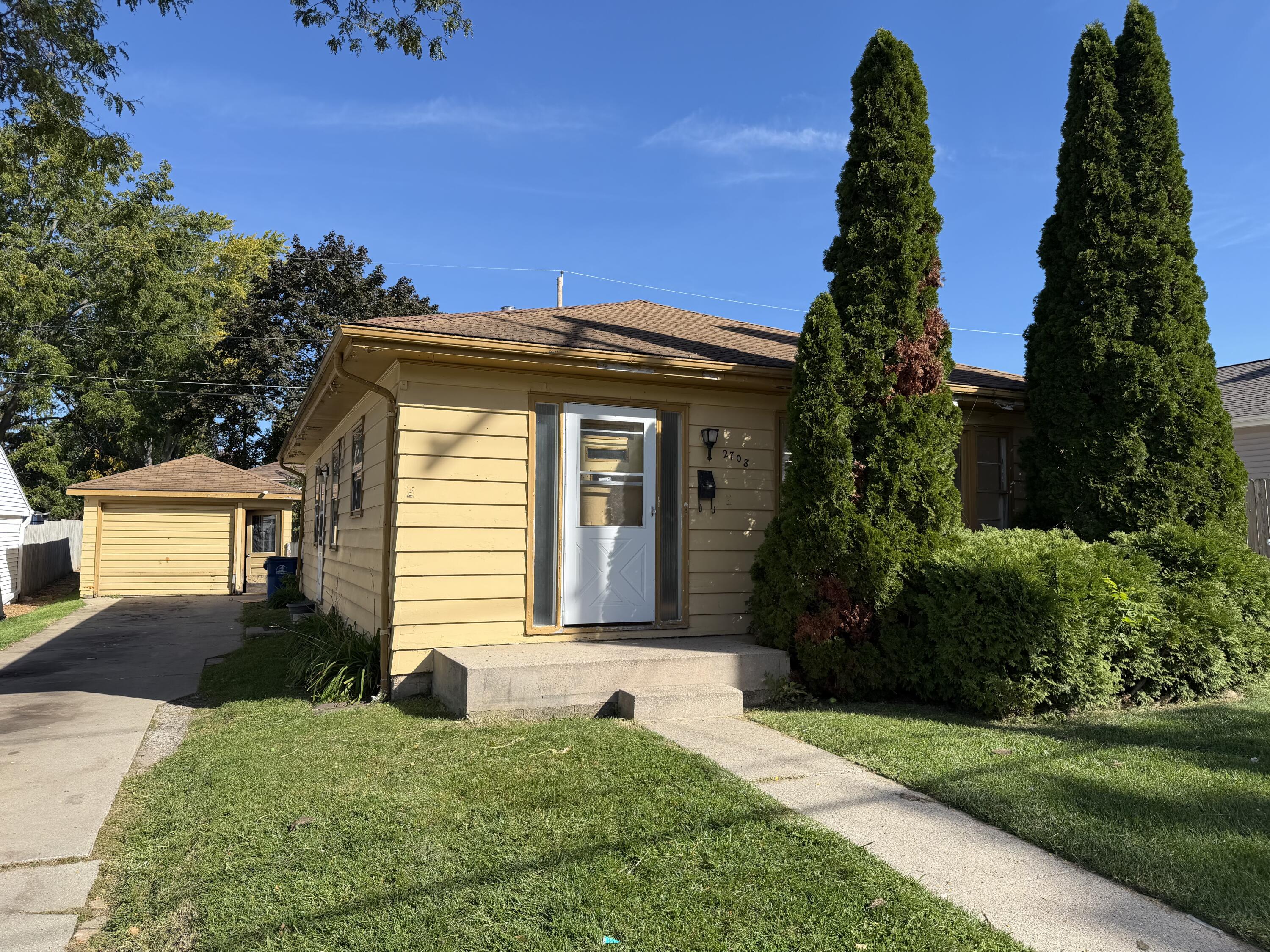 2708 W High St — photo