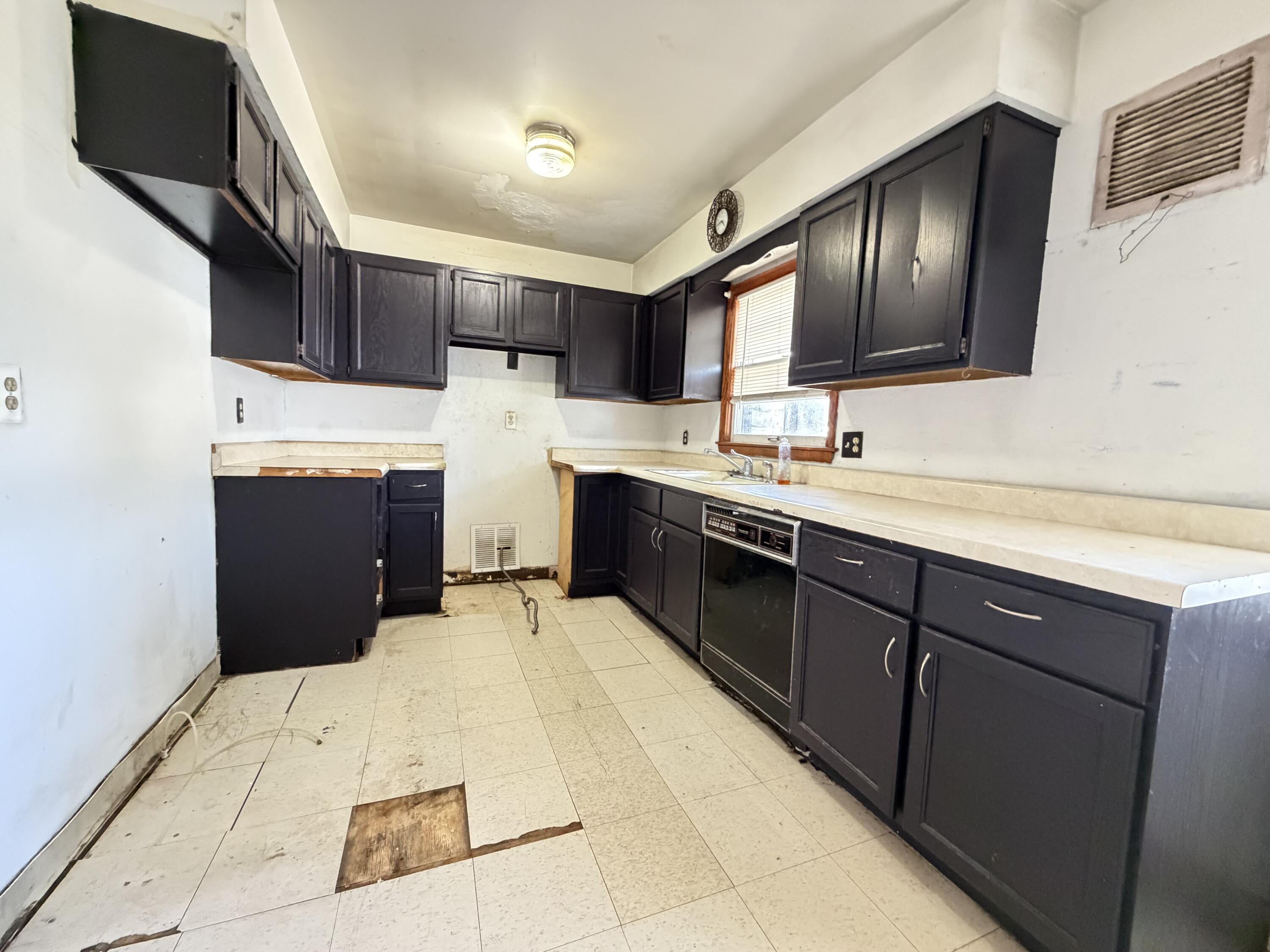 2708 W High St, Racine, WI 53404 — photo 2