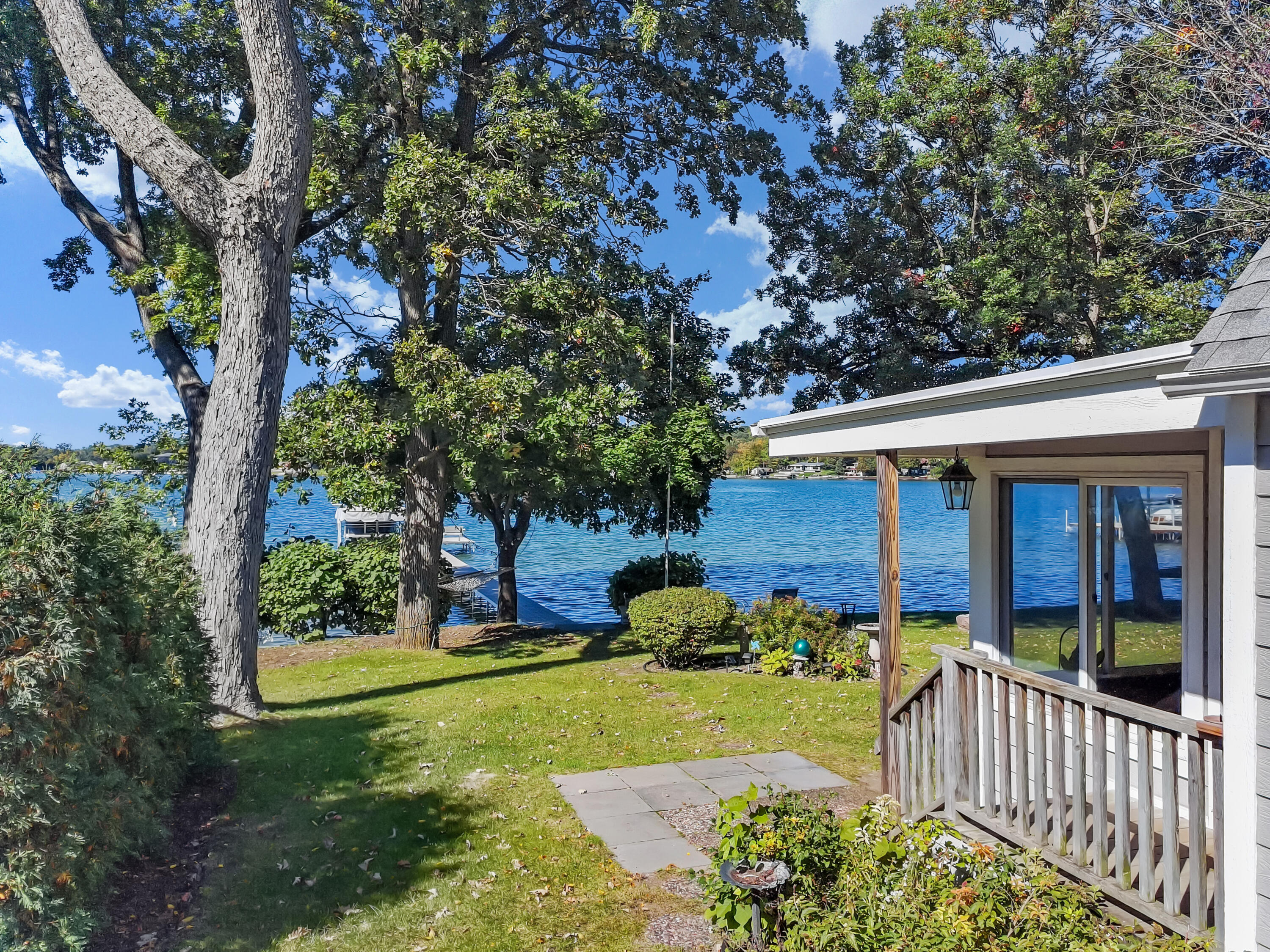 827 Shore Dr — photo