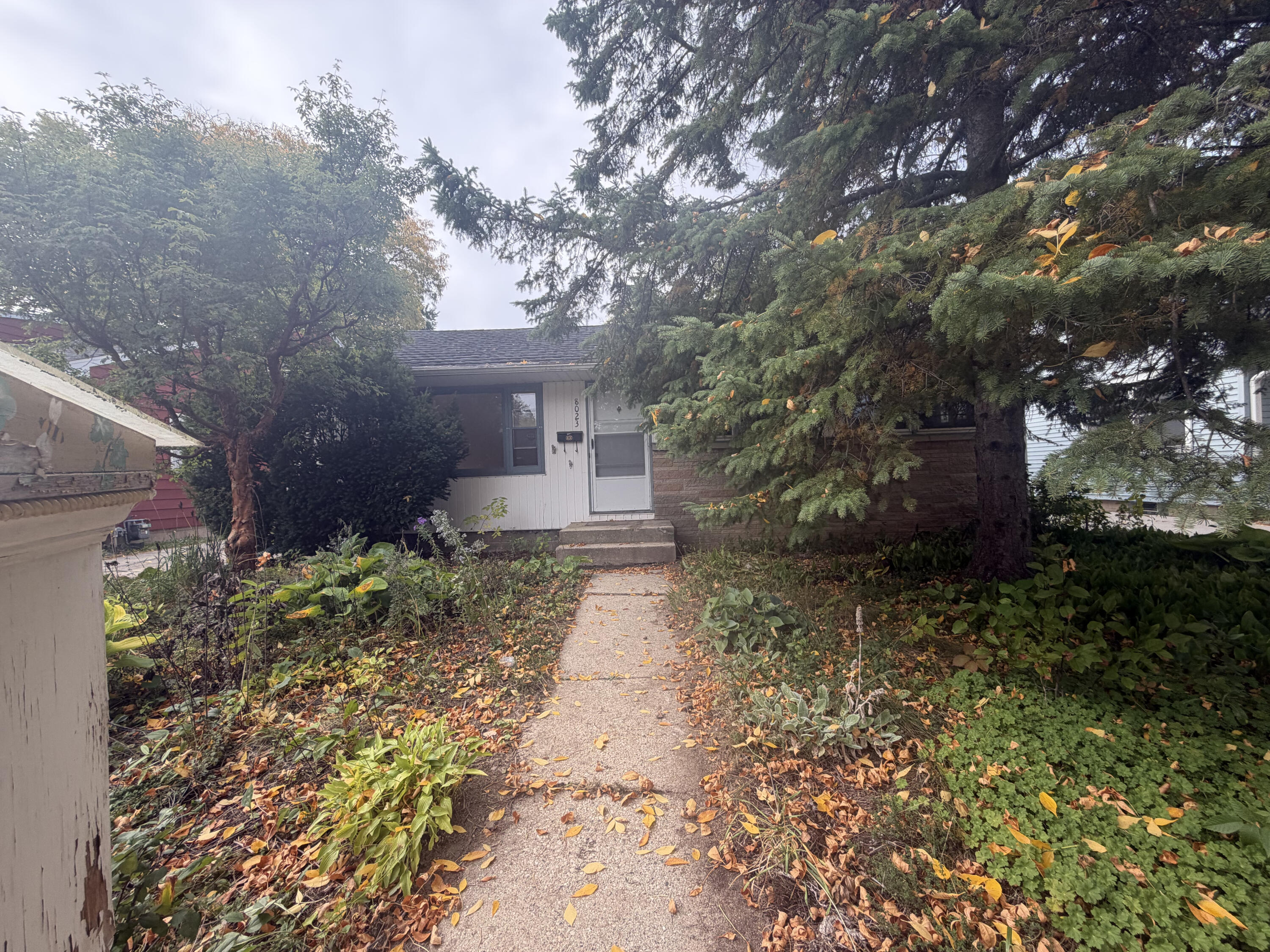 8023 W Scranton Pl — photo