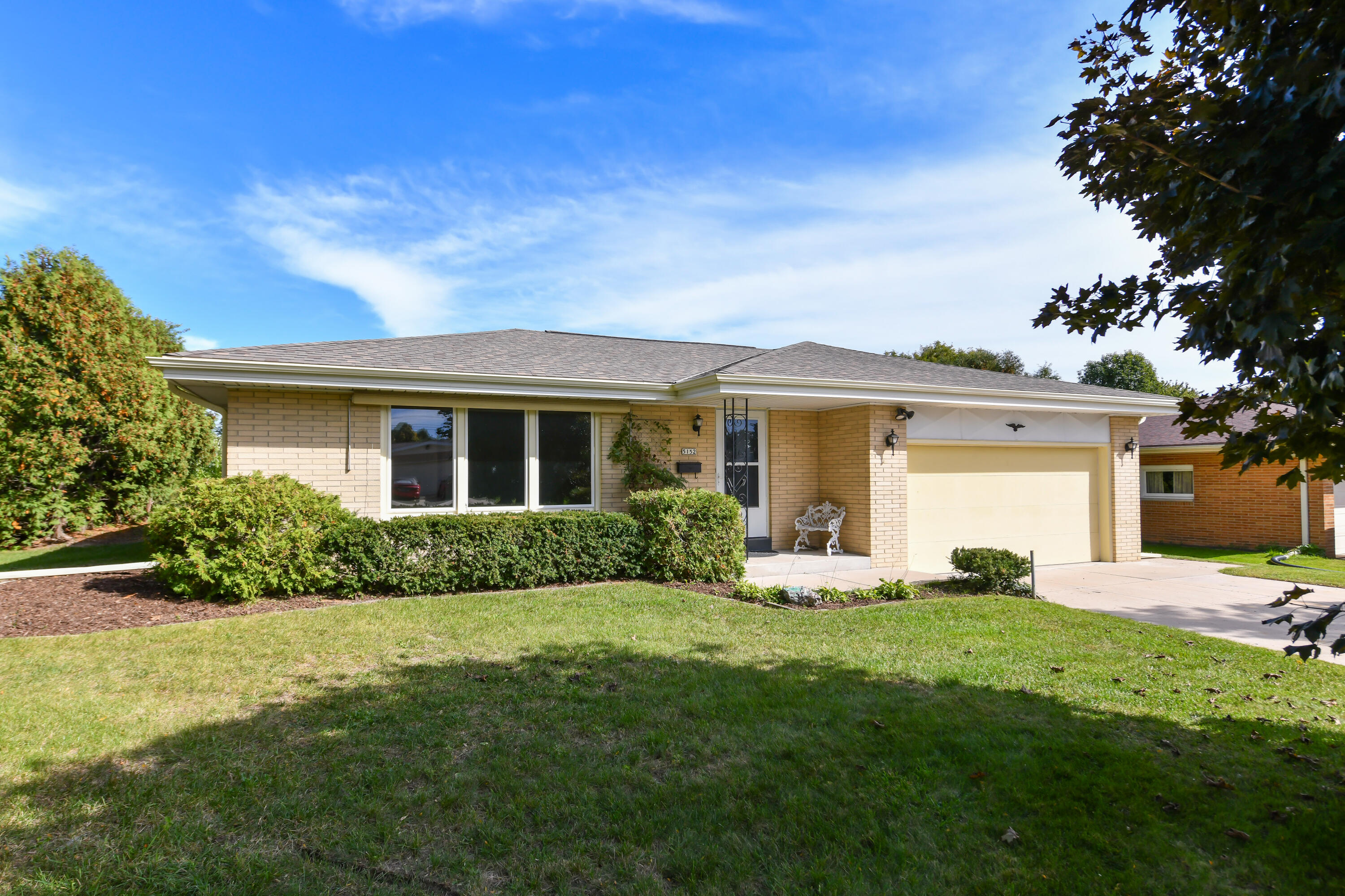 5152 Maplewood Dr — photo