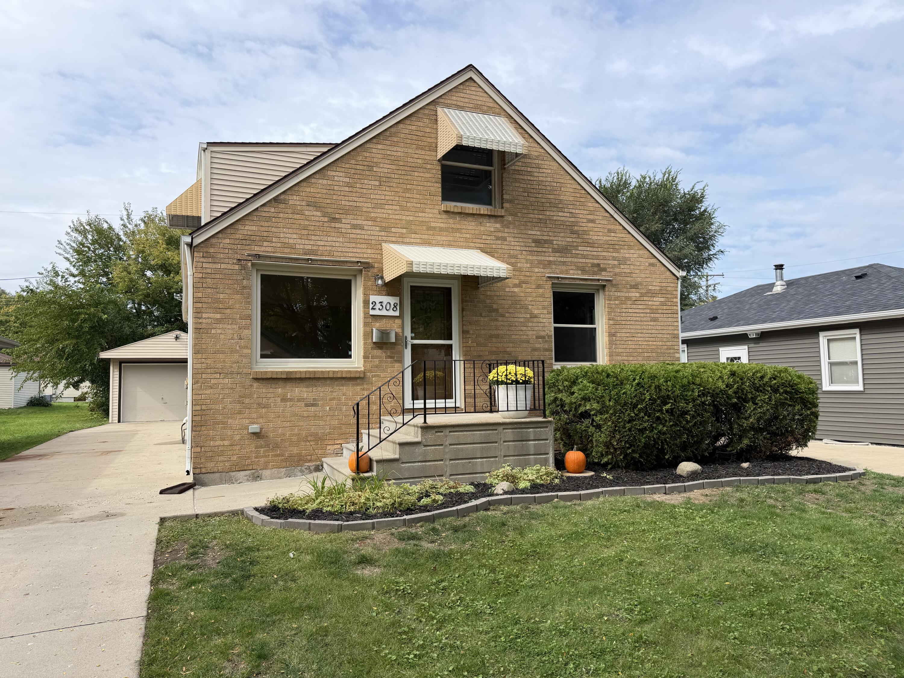 2308 West Lawn Ave — photo