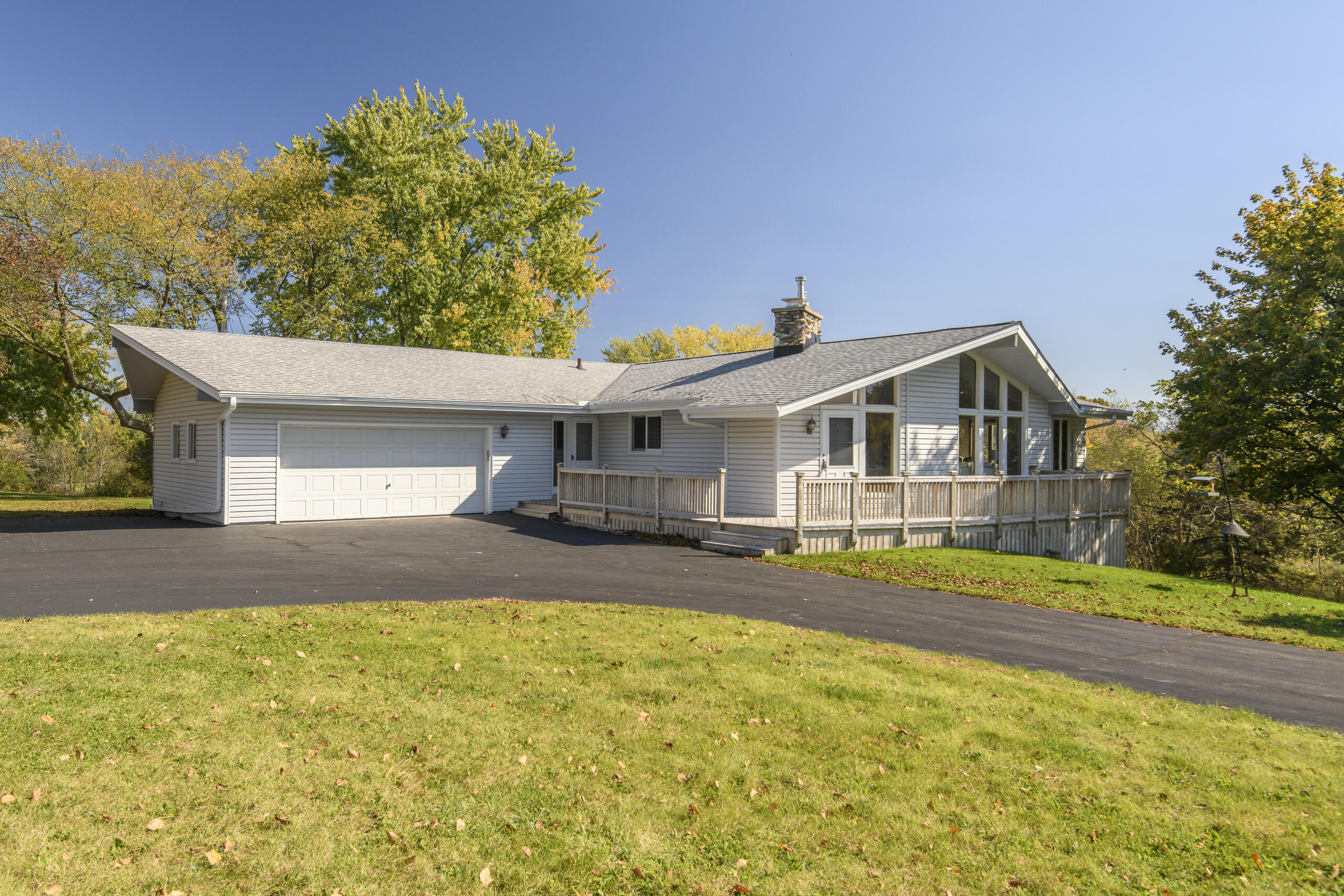 S49W34165 Ridgeway Dr — photo