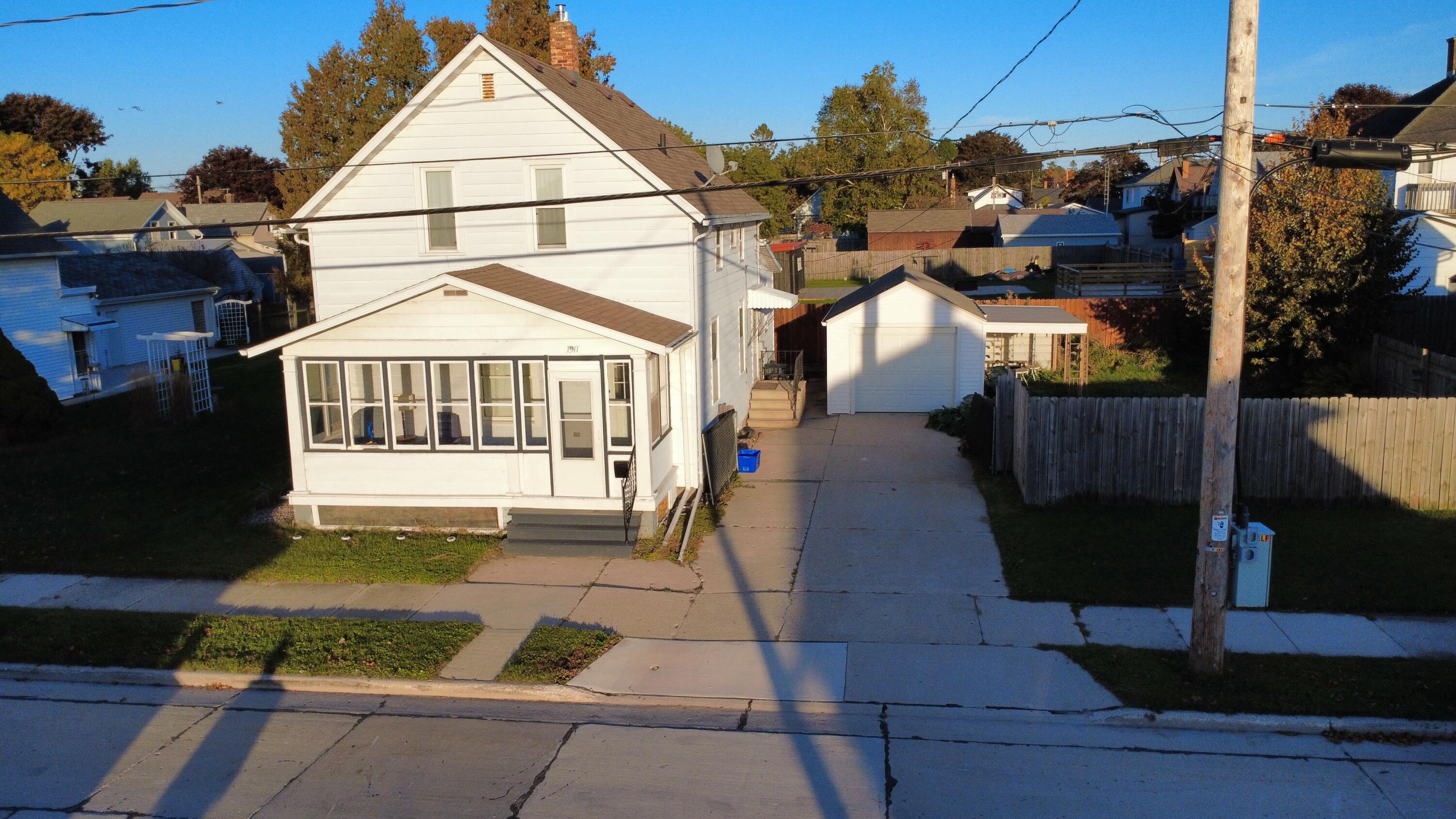1911 Jackson St — photo