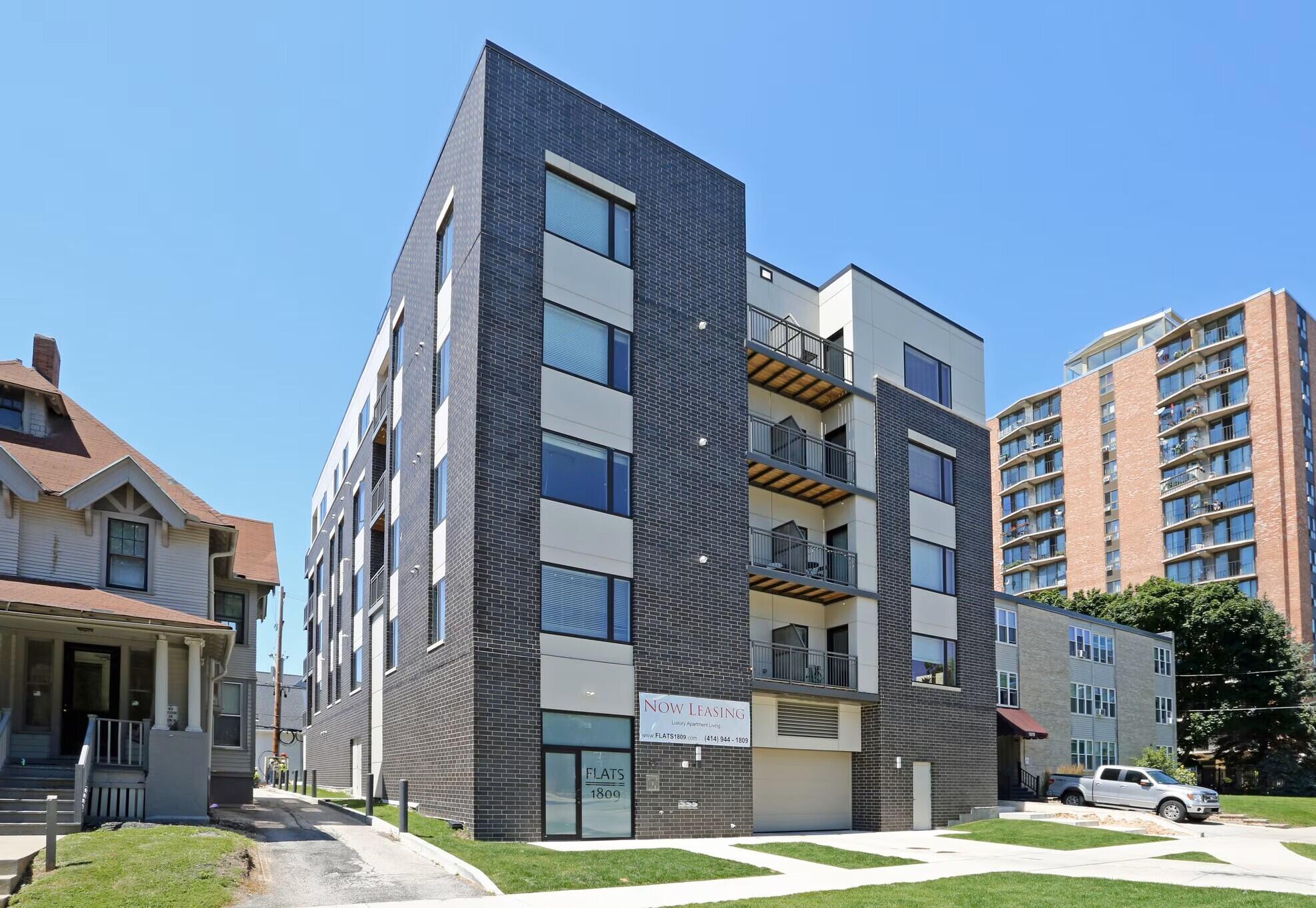 1809 N Cambridge Ave, 307 — photo