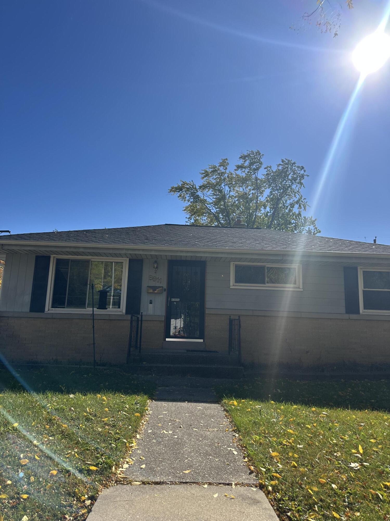 8811 W Bender Ave — photo