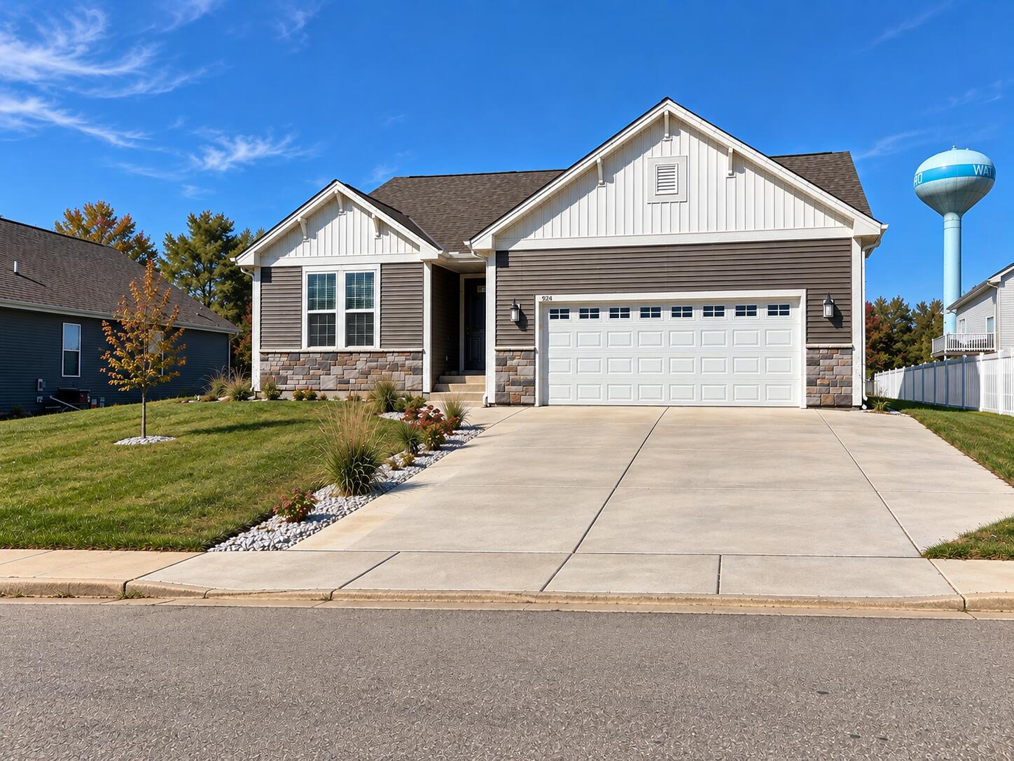 924 Foxwalk Dr — photo