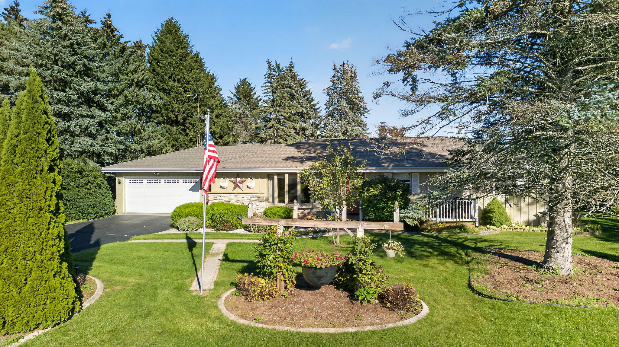 4303 E Parke Ridge Ln — photo