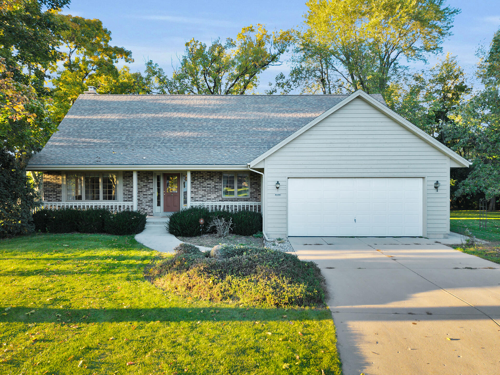 6196 Oak Brook Dr — photo