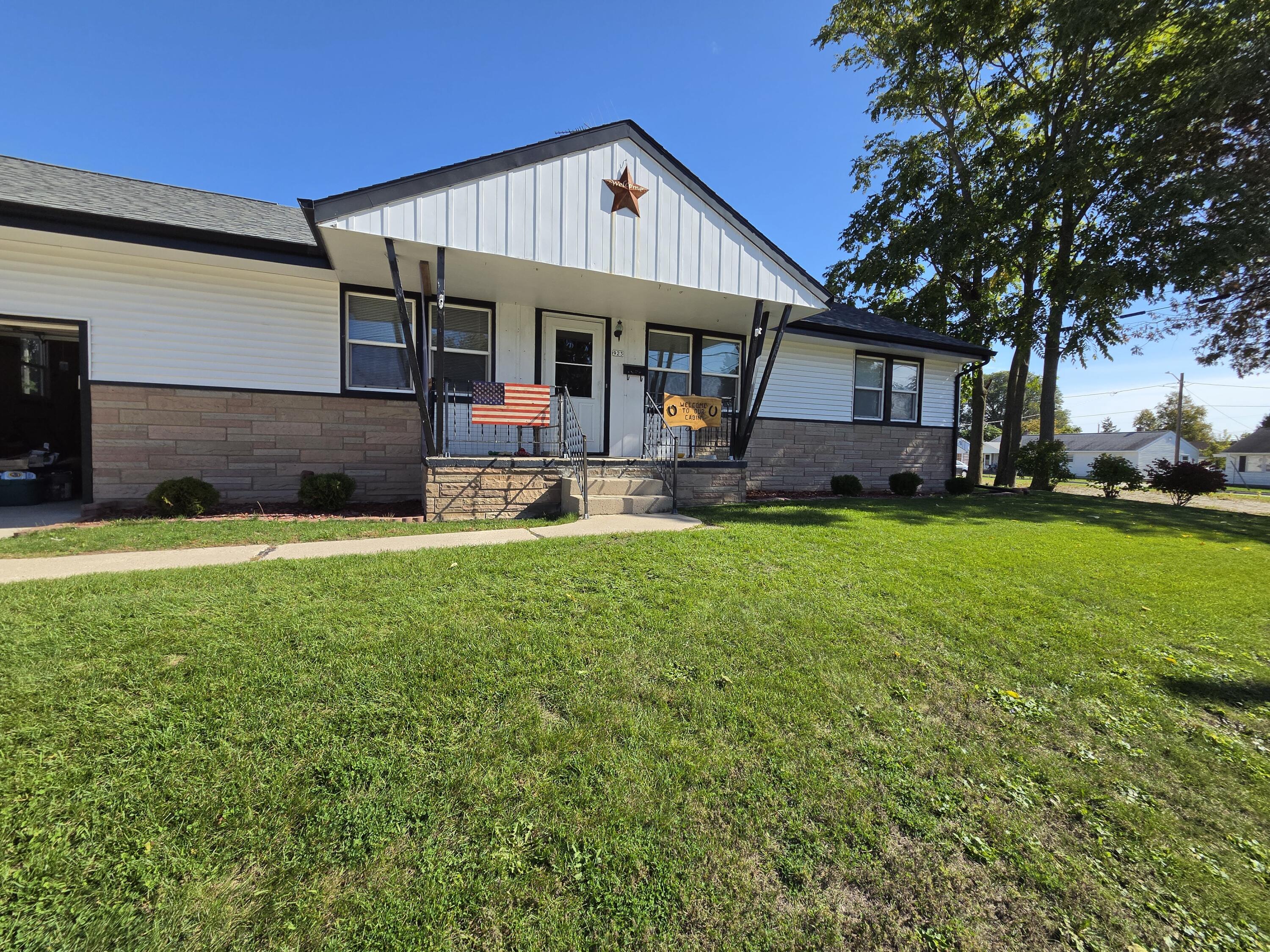 923 Circle Dr — photo