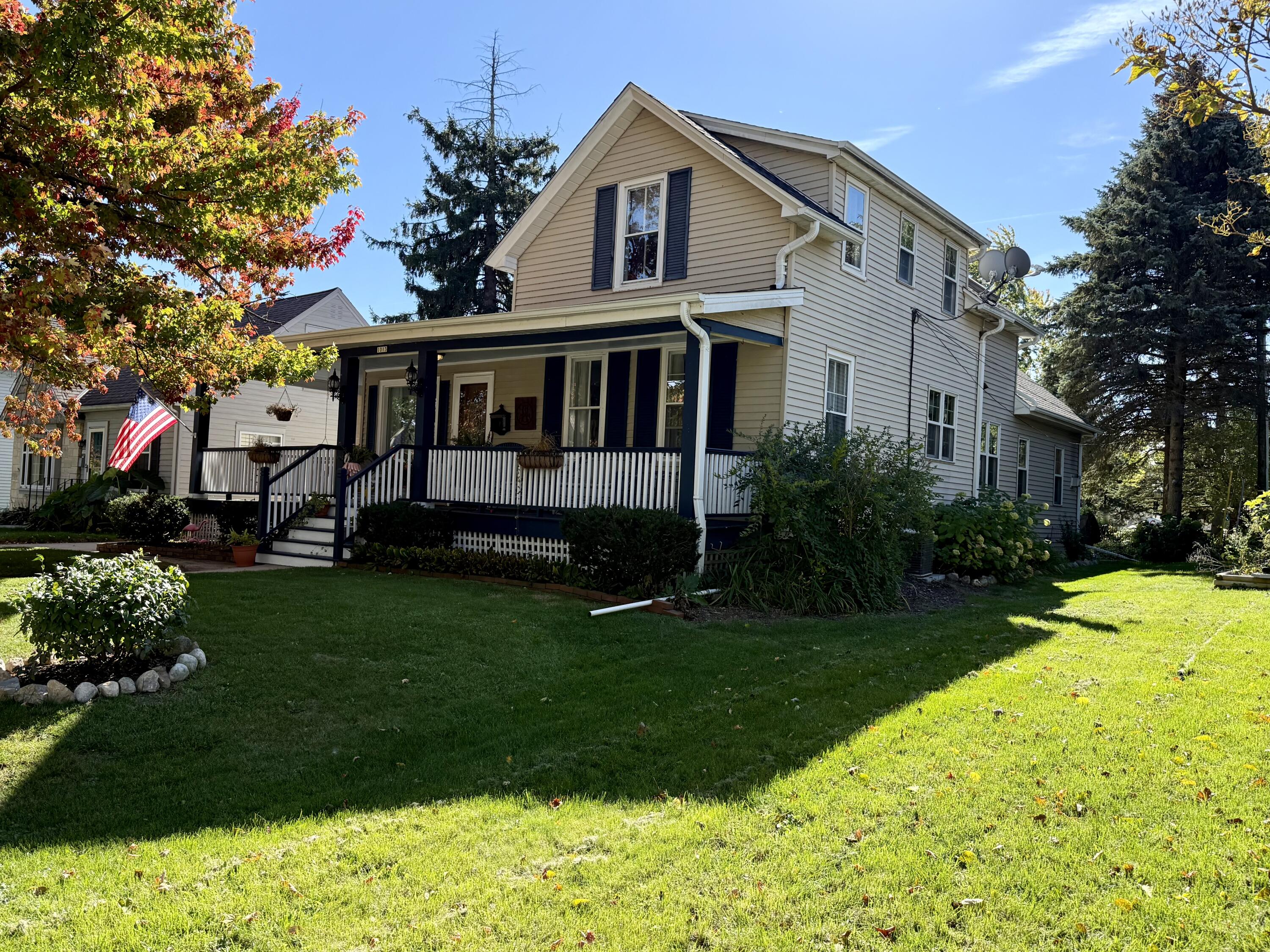1013 W Grand Ave — photo