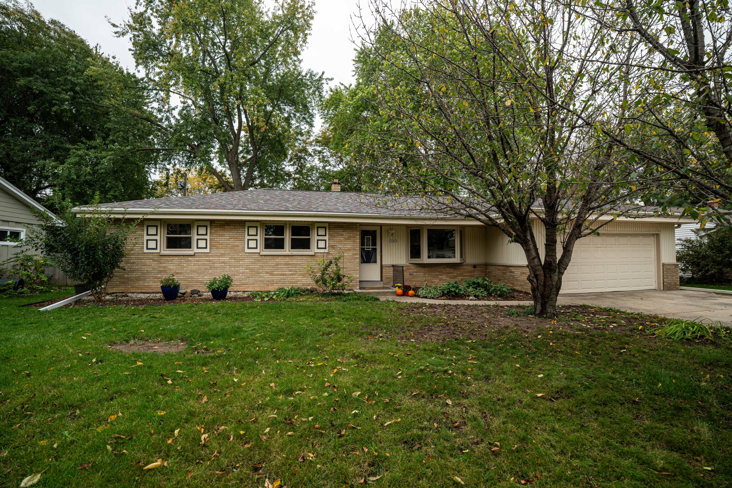 10849 W Derby Ave — photo