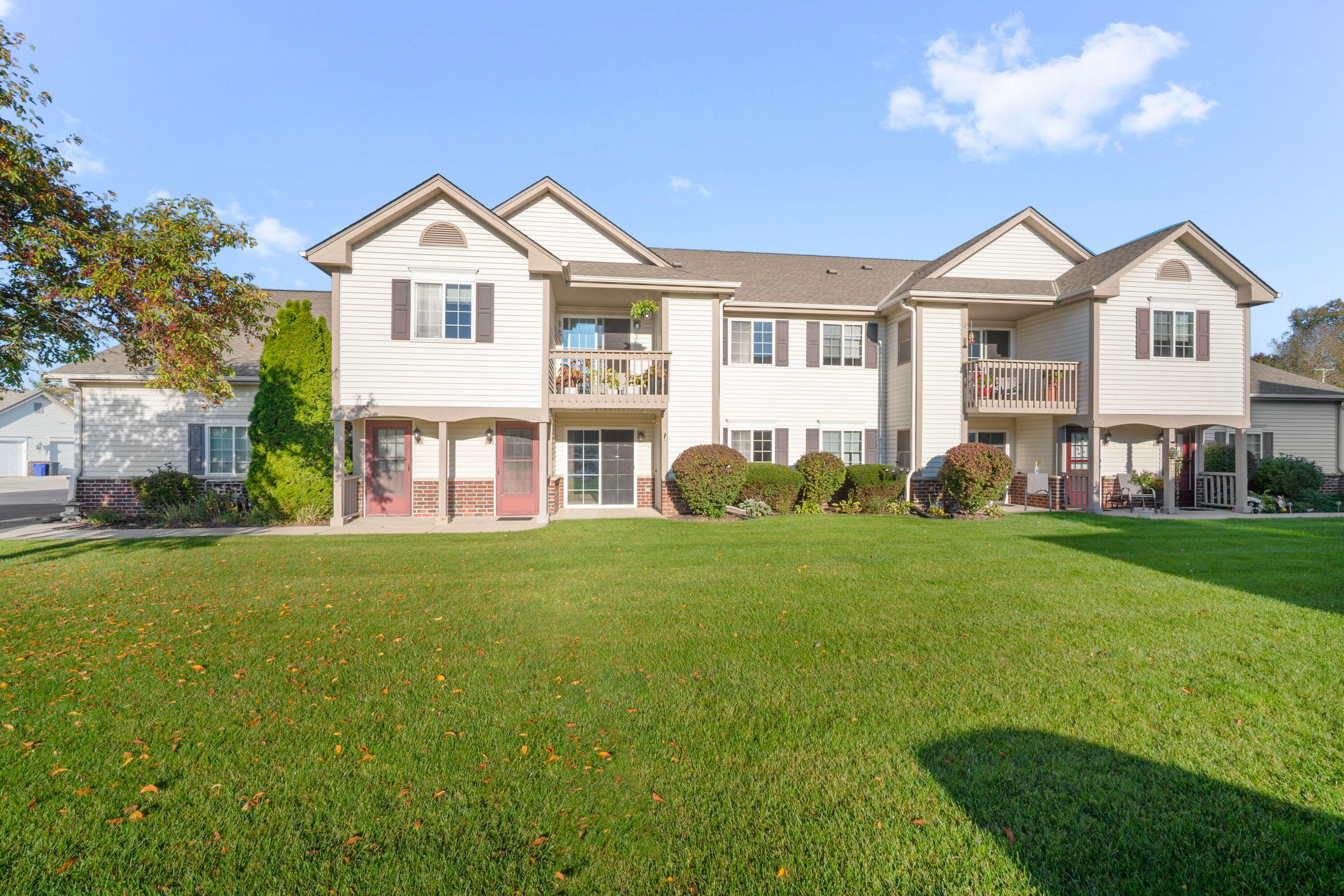 516 Pewaukee Rd, C, Pewaukee, WI 53072