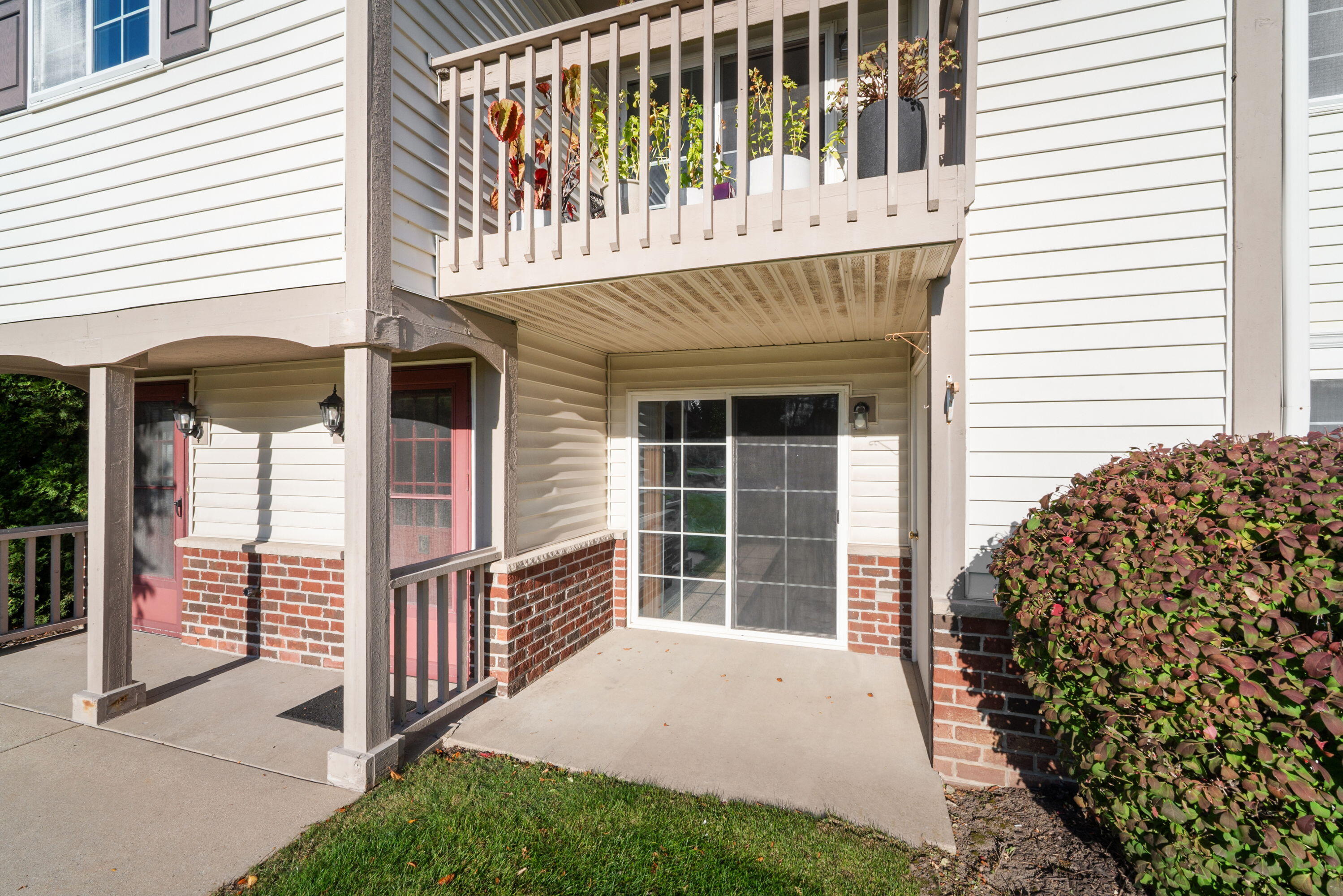 516 Pewaukee Rd, C, Pewaukee, WI 53072 — photo 2