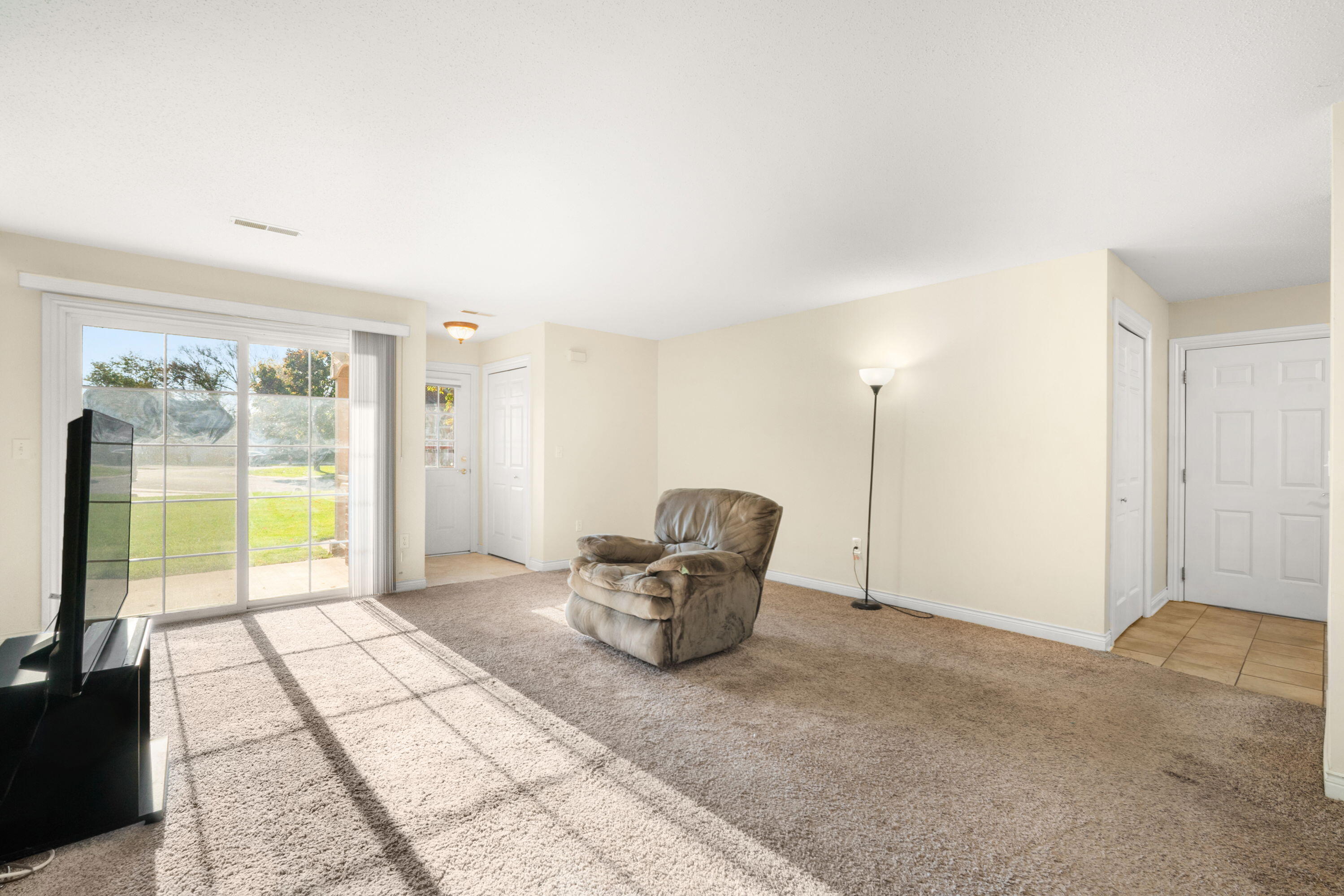 516 Pewaukee Rd, C, Pewaukee, WI 53072 — photo 3