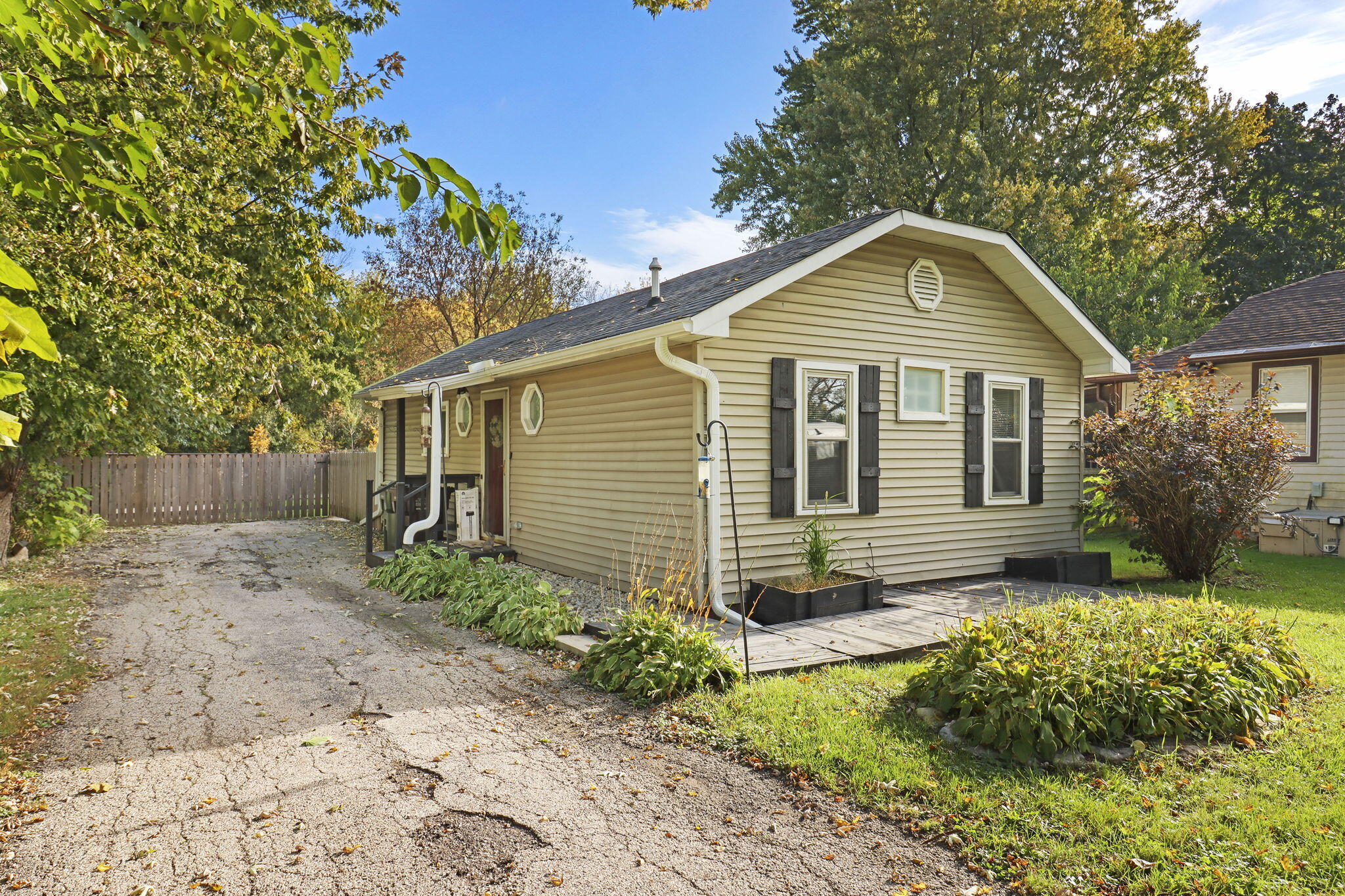7547 Shorewood Dr — photo