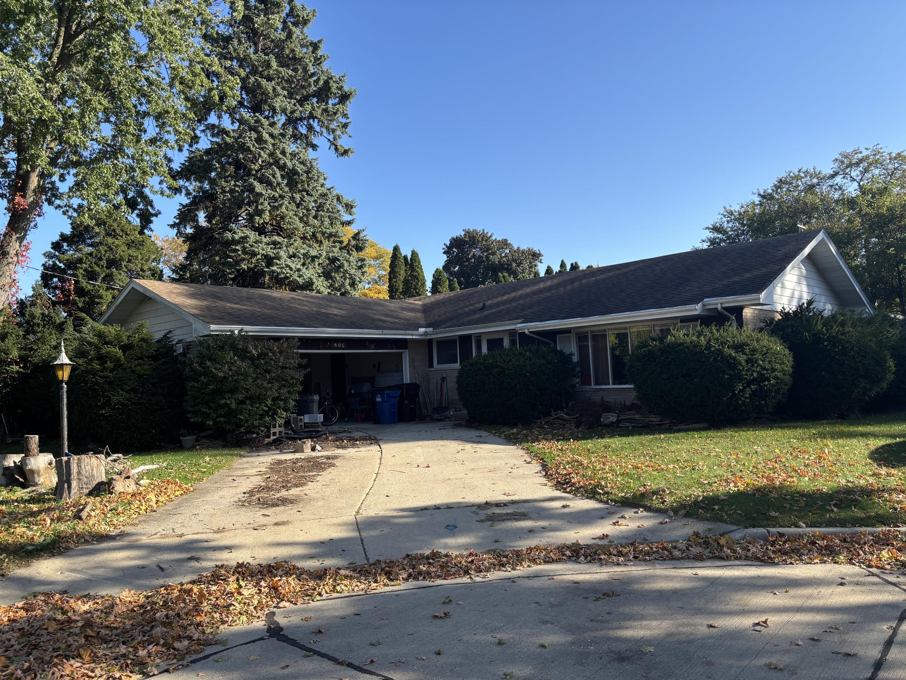 401 Flower Ln — photo