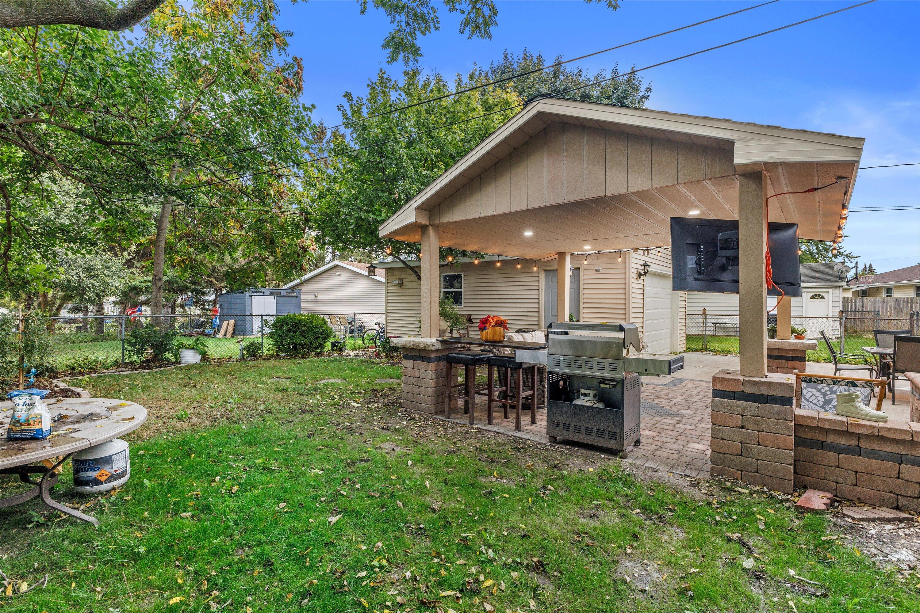 2213 Phillips Ave, Racine, WI 53403 — photo 3