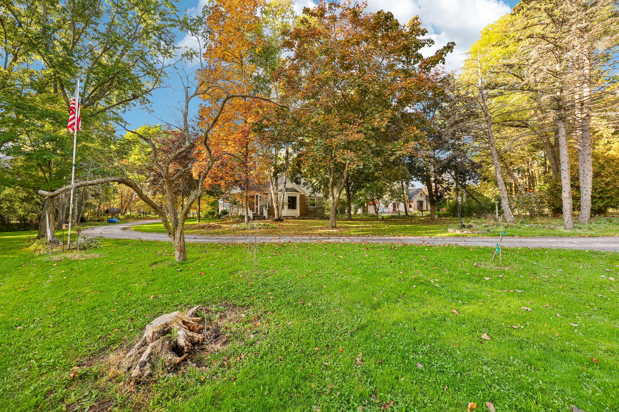 3307 W Hickory Rd, Mequon, WI 53092 — photo 3