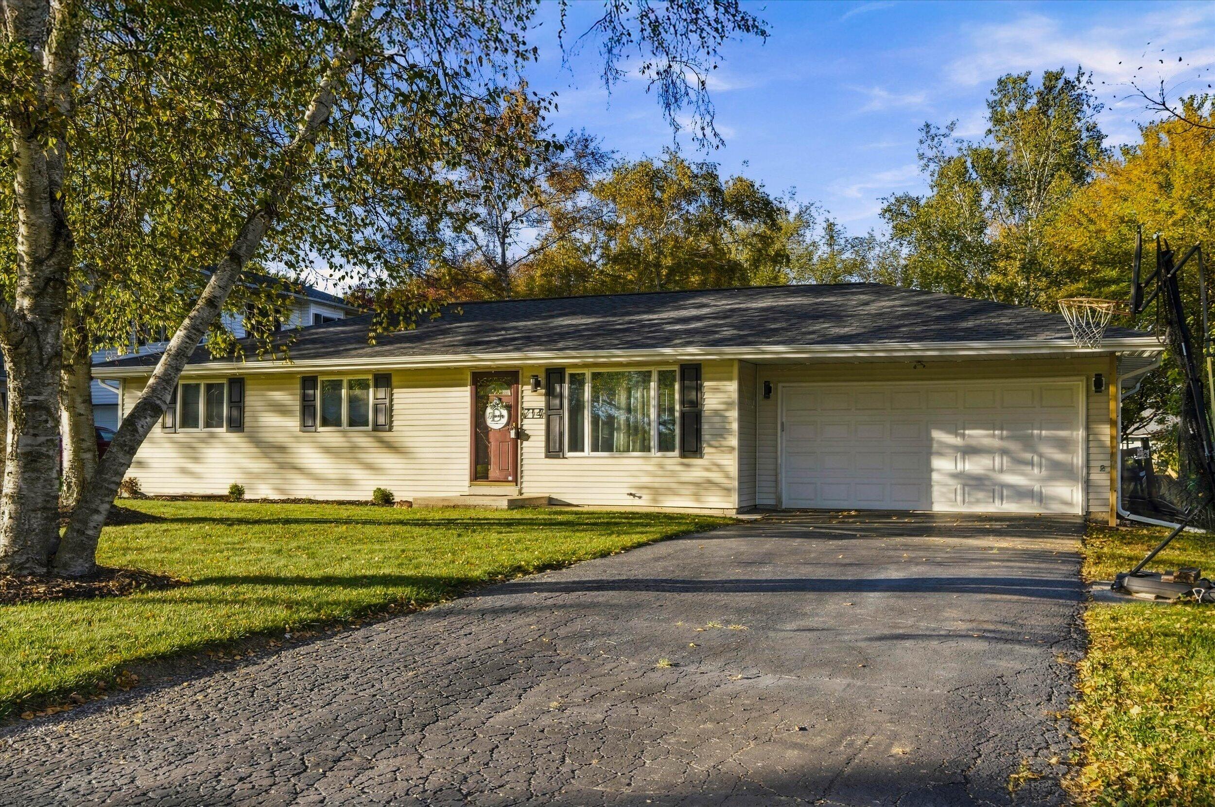 714 Martin Dr — photo