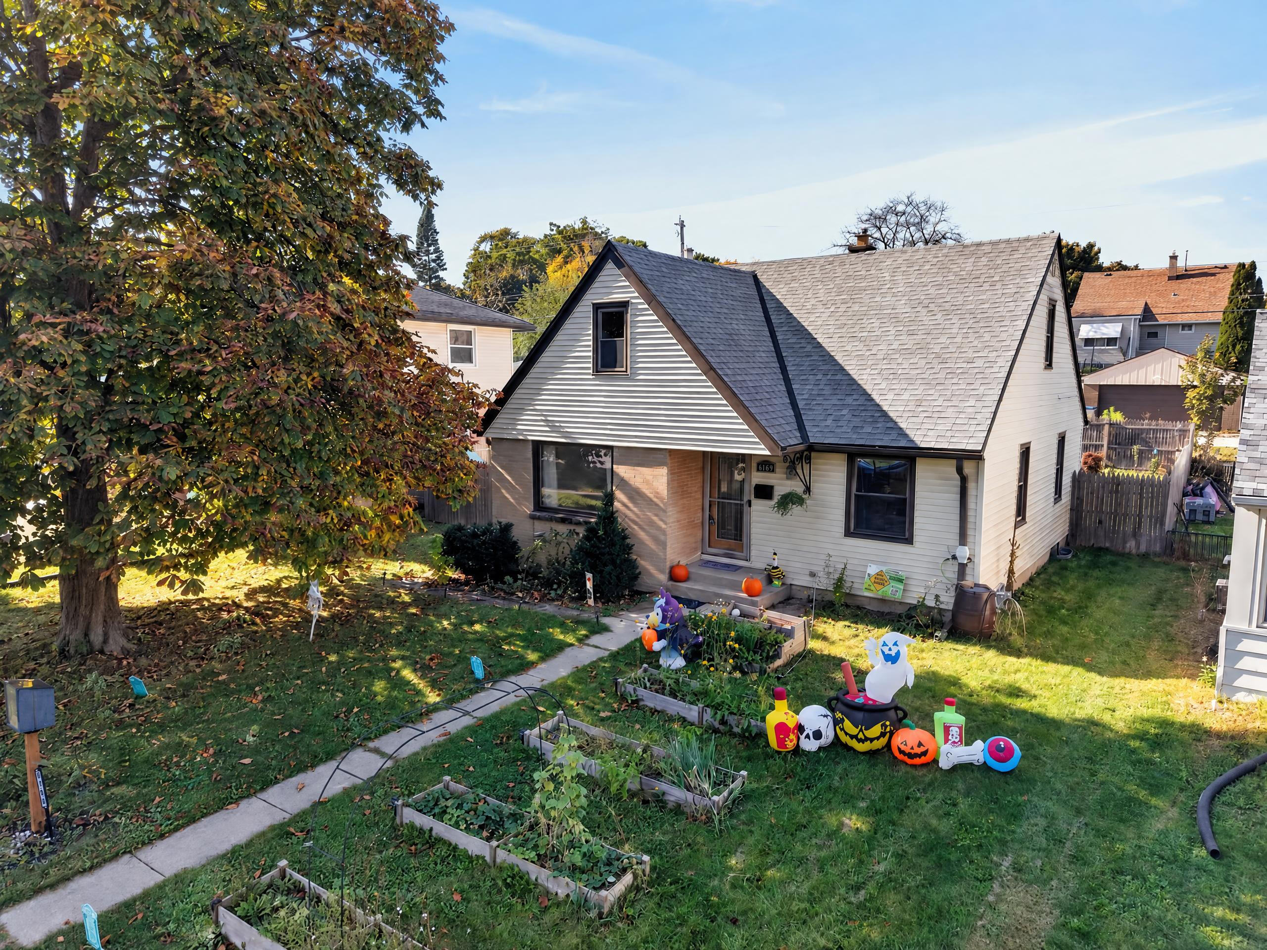 6166 W Kinnickinnic River Pkwy — photo