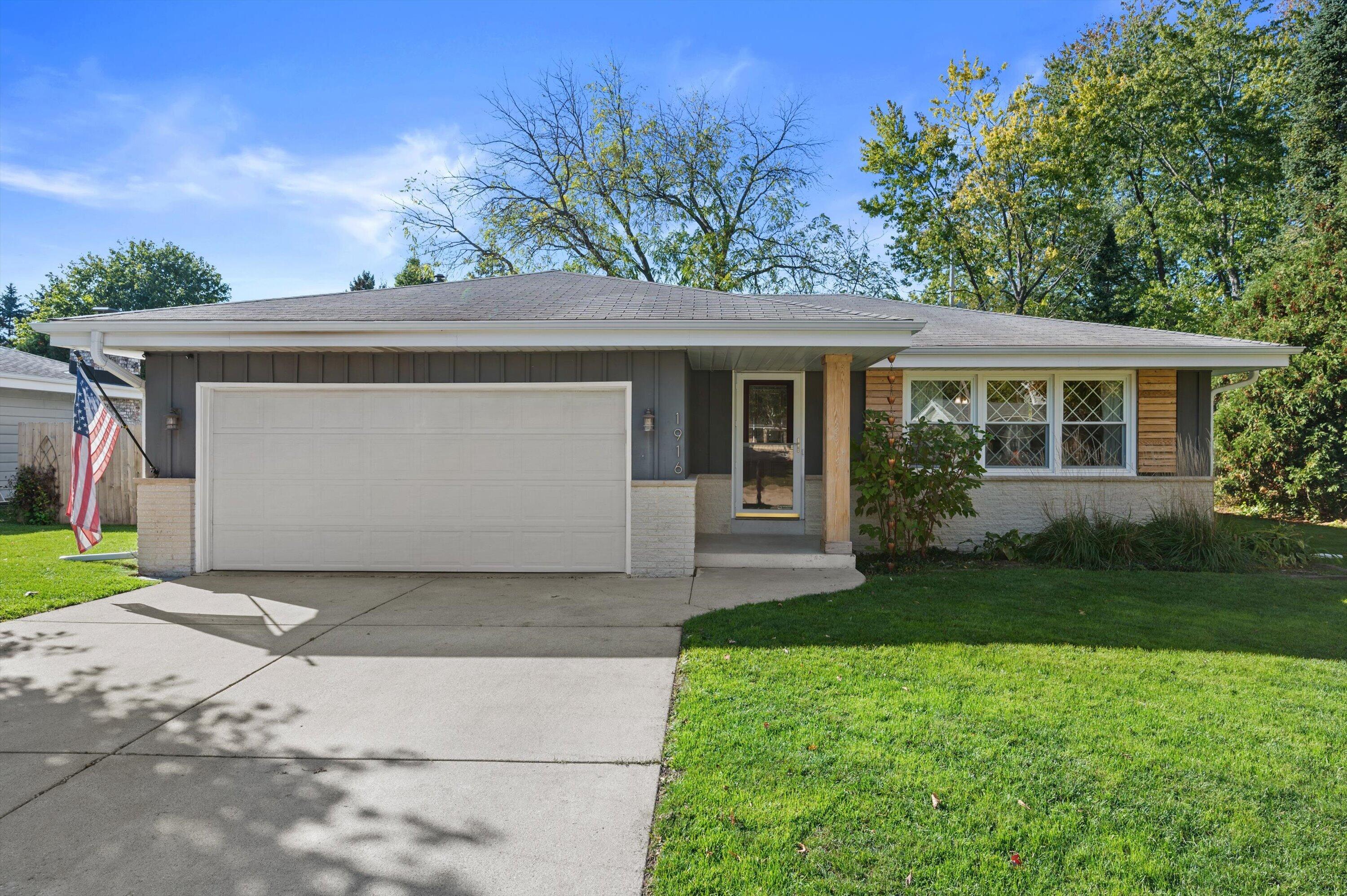 1916 Chapman Dr — photo