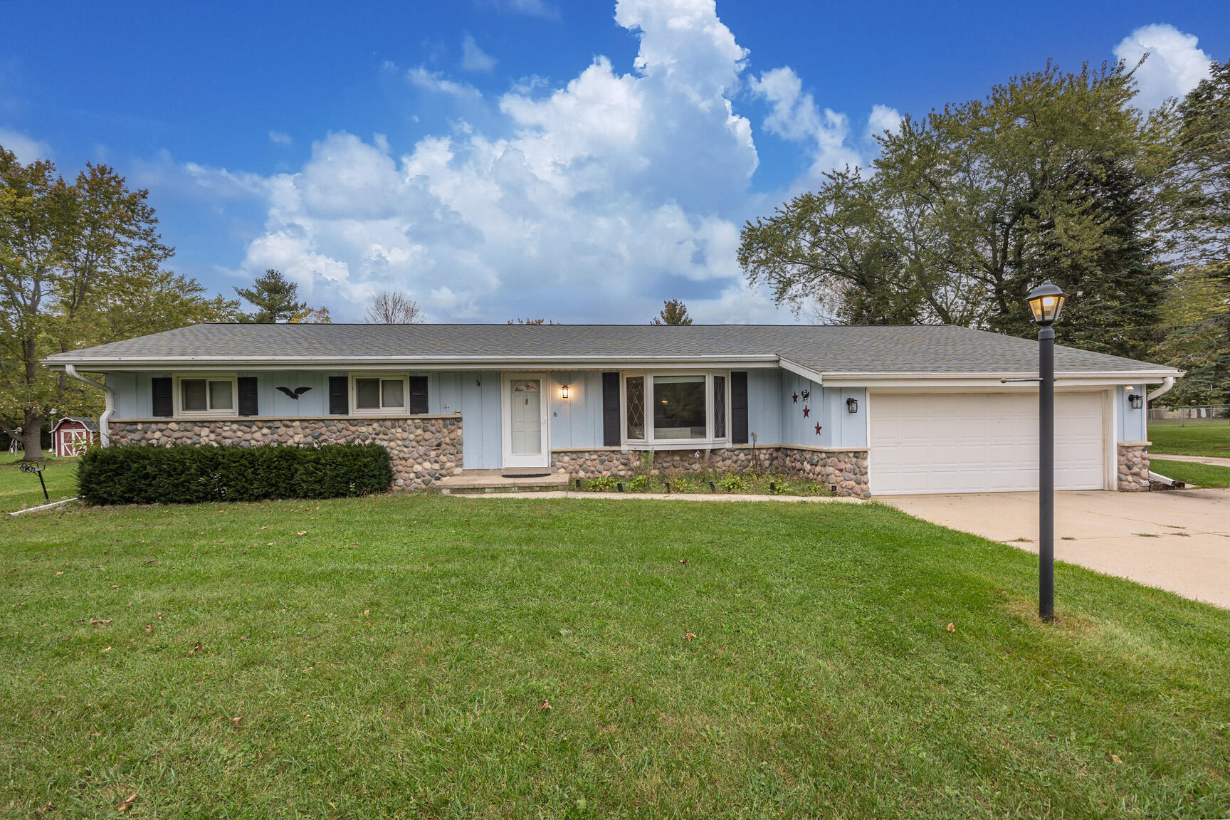 S57W25392 Lois Ln — photo