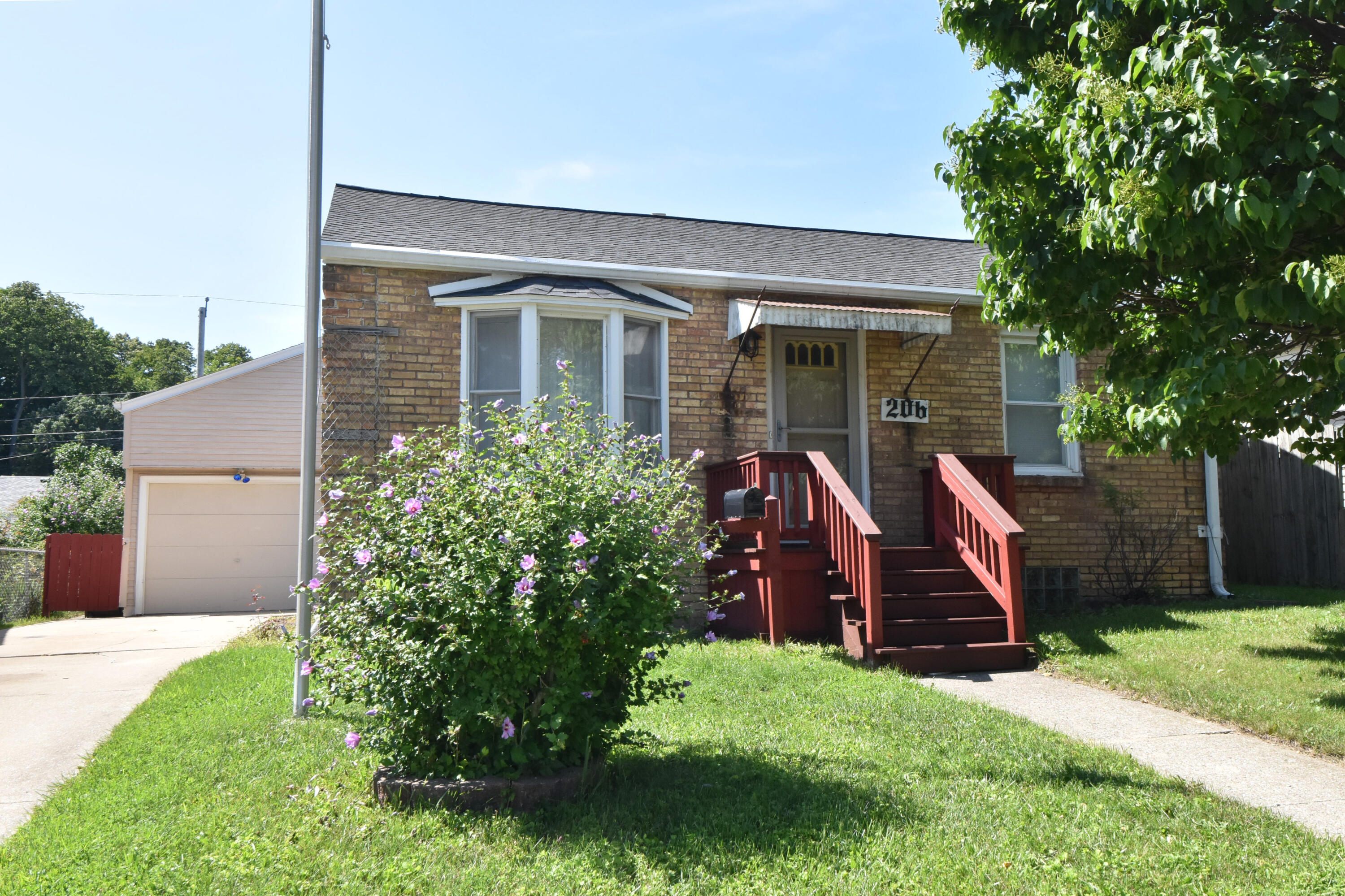 206 Belmont Ave — photo