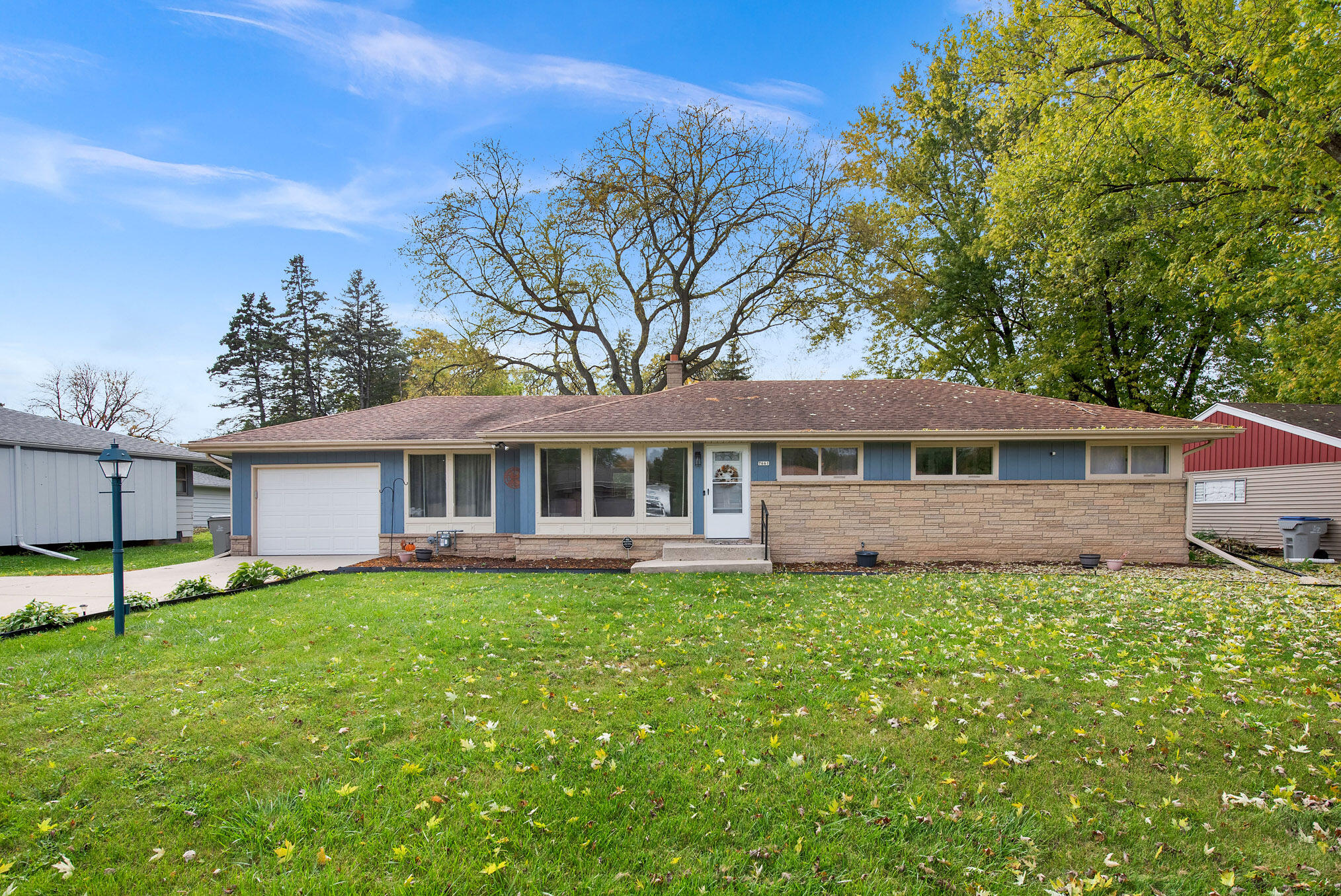 7661 N Delta Pl — photo